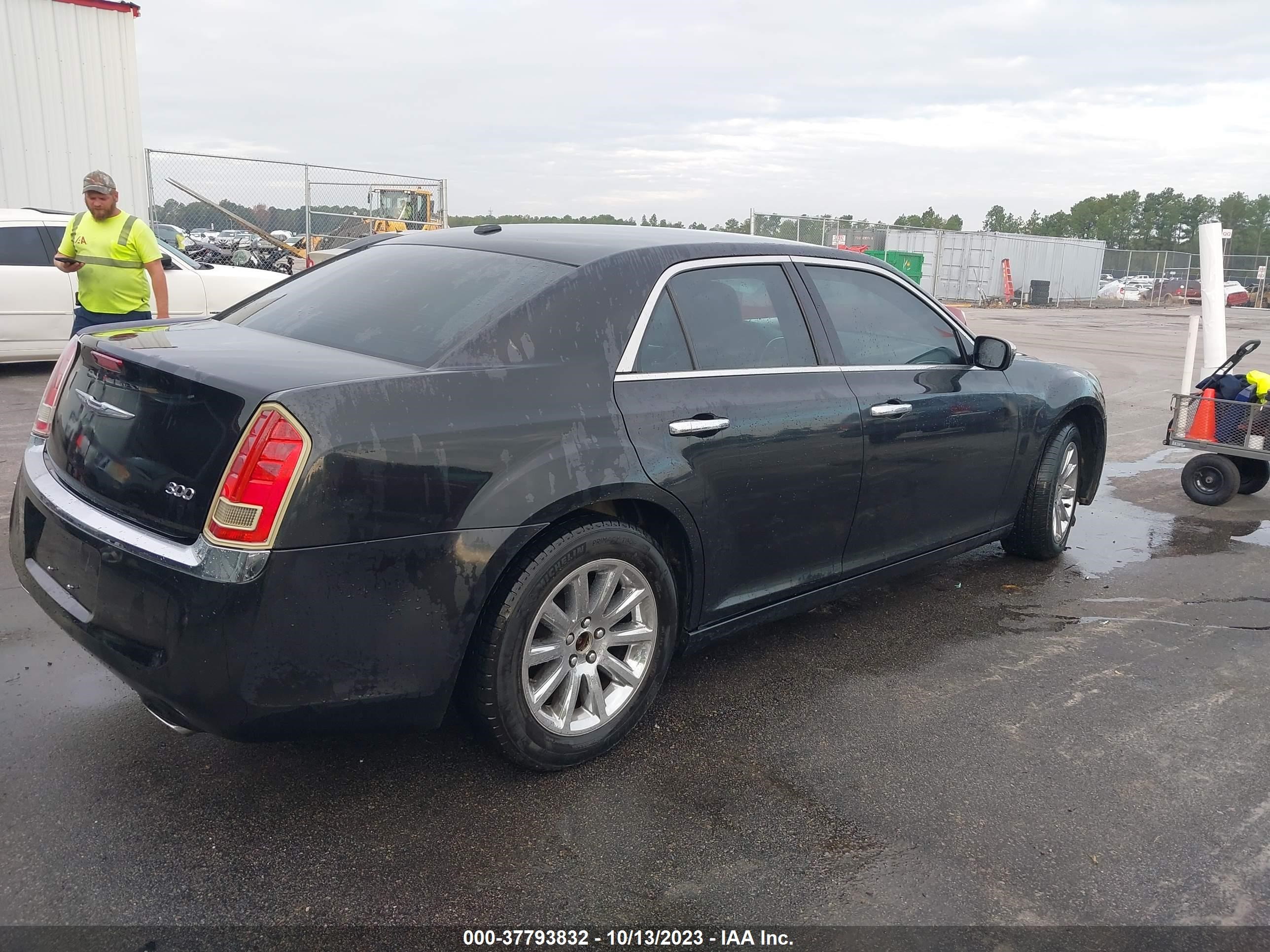 Photo 3 VIN: 2C3CA5CG3BH536993 - CHRYSLER 300 