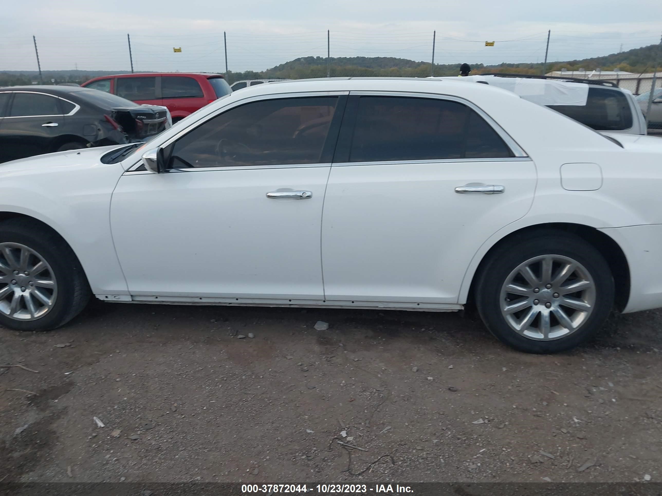 Photo 13 VIN: 2C3CA5CG4BH531866 - CHRYSLER 300 