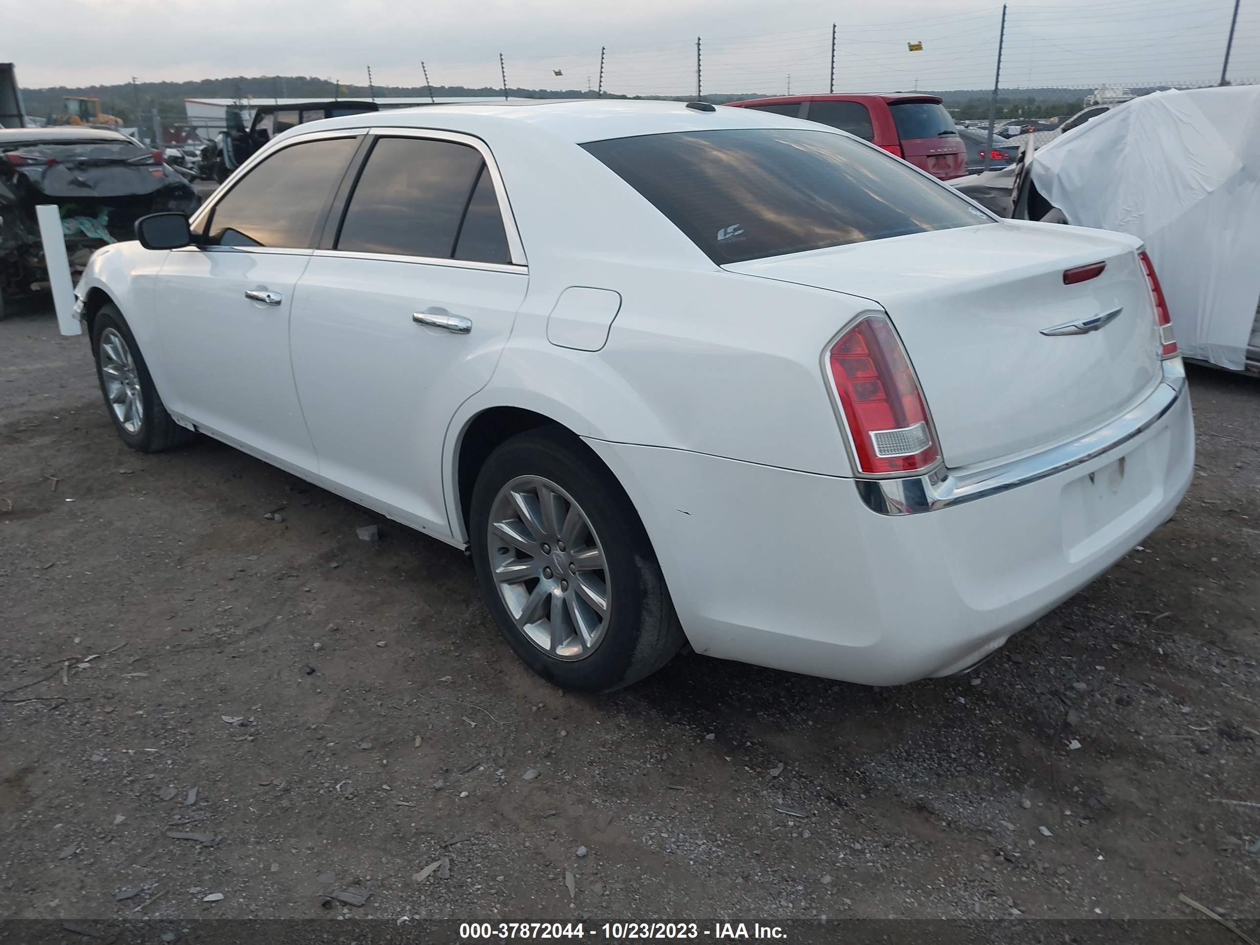 Photo 2 VIN: 2C3CA5CG4BH531866 - CHRYSLER 300 