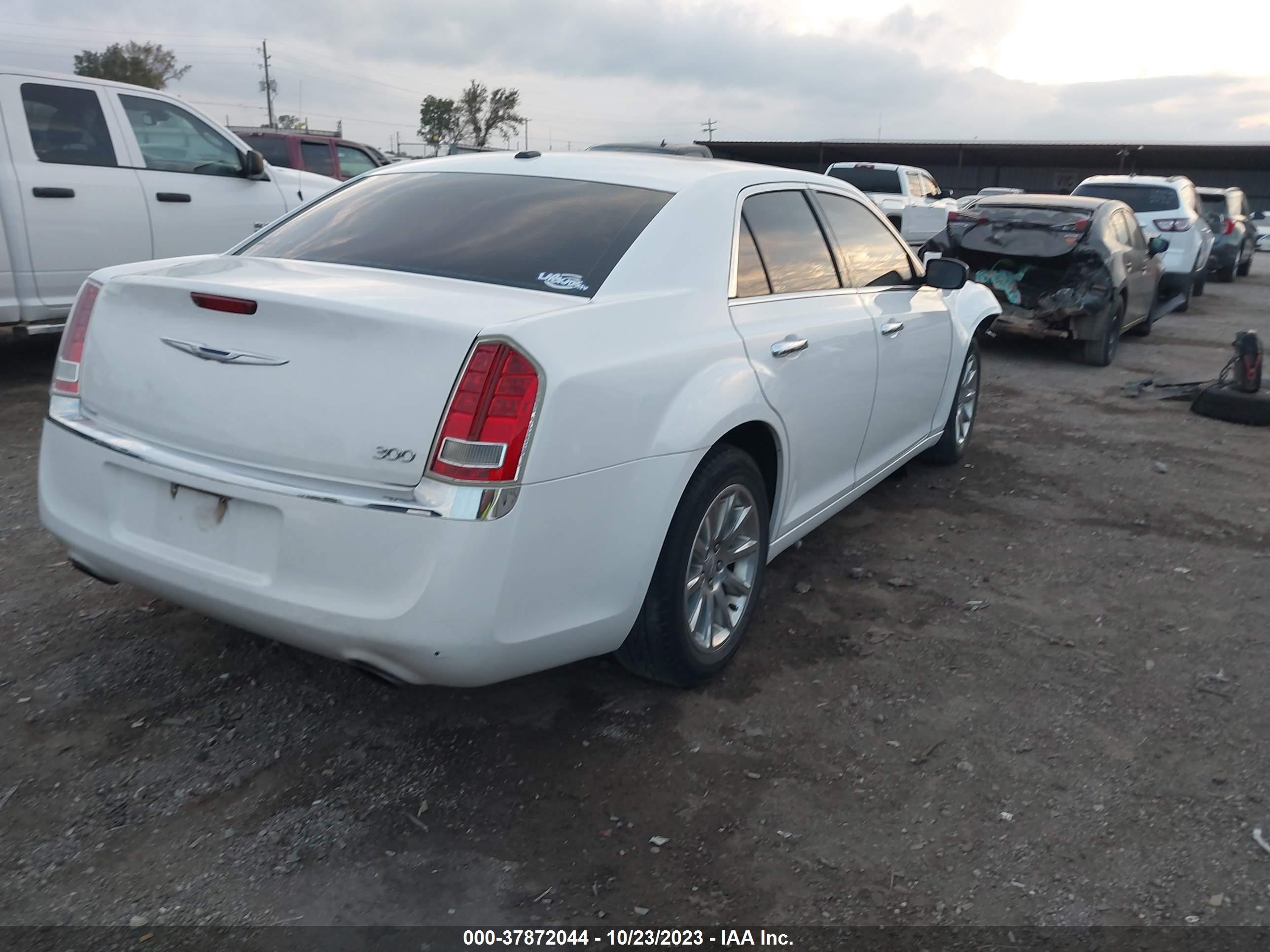 Photo 3 VIN: 2C3CA5CG4BH531866 - CHRYSLER 300 