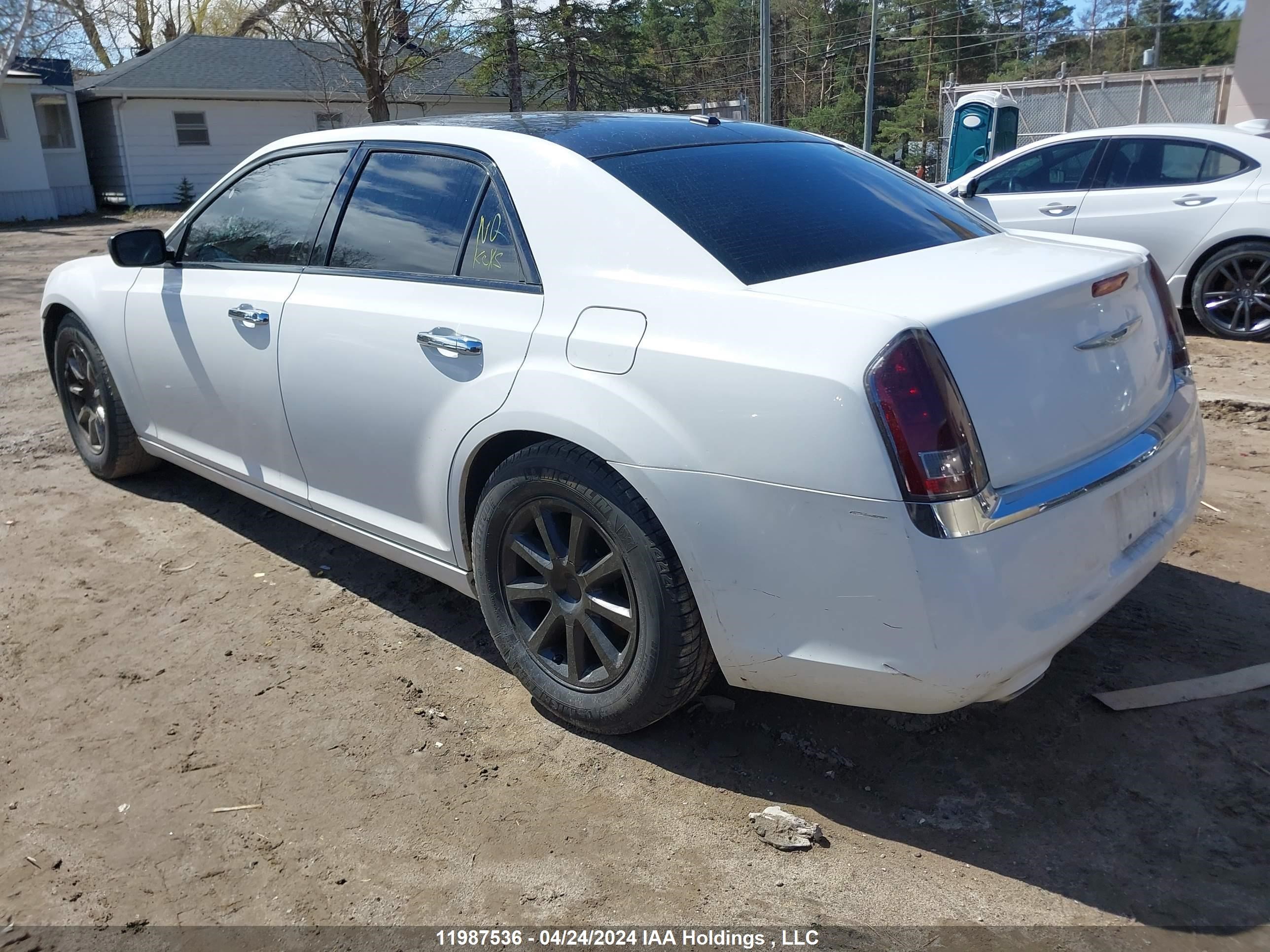 Photo 2 VIN: 2C3CA5CG4BH611409 - CHRYSLER 300C 