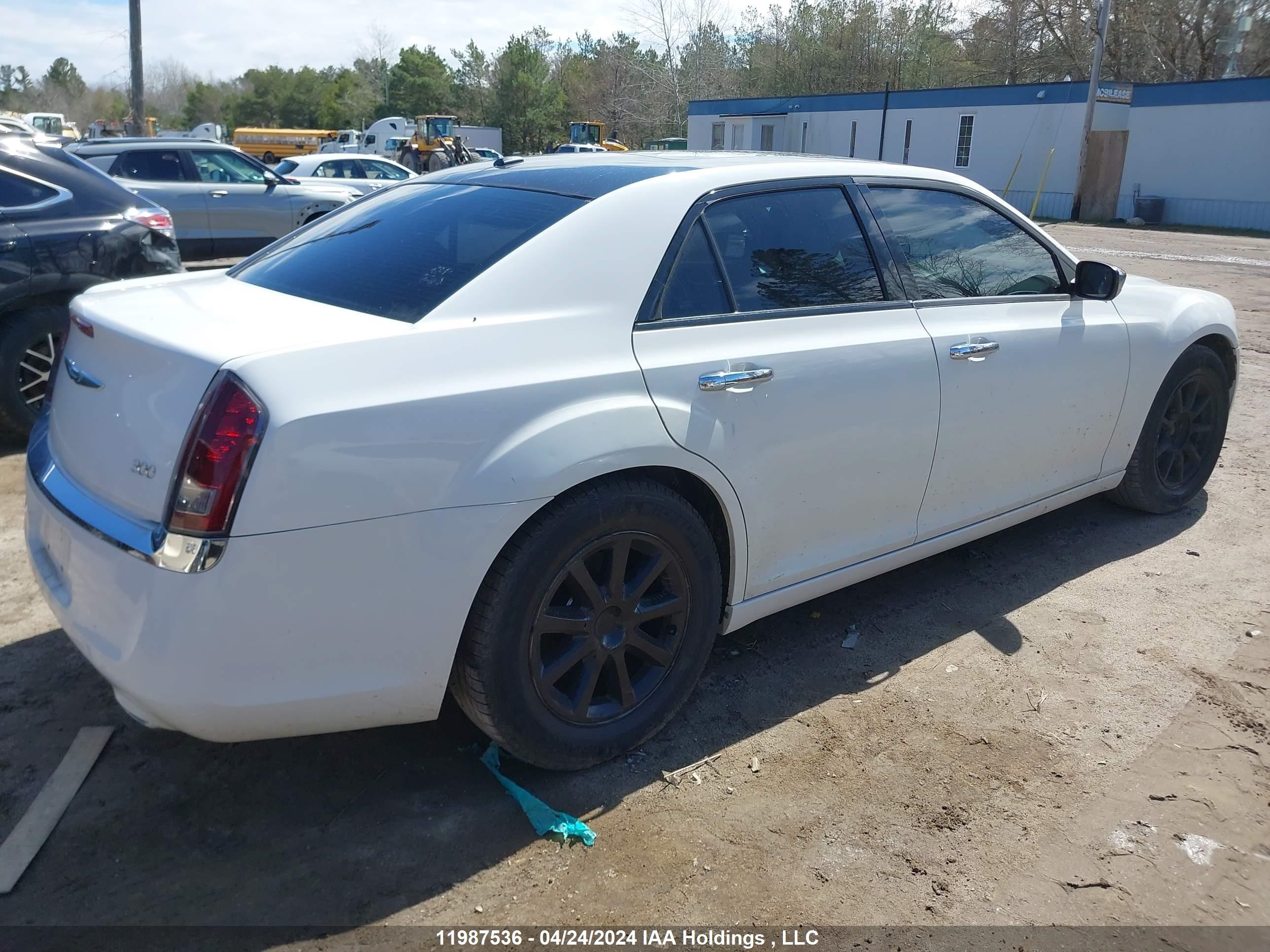 Photo 3 VIN: 2C3CA5CG4BH611409 - CHRYSLER 300C 