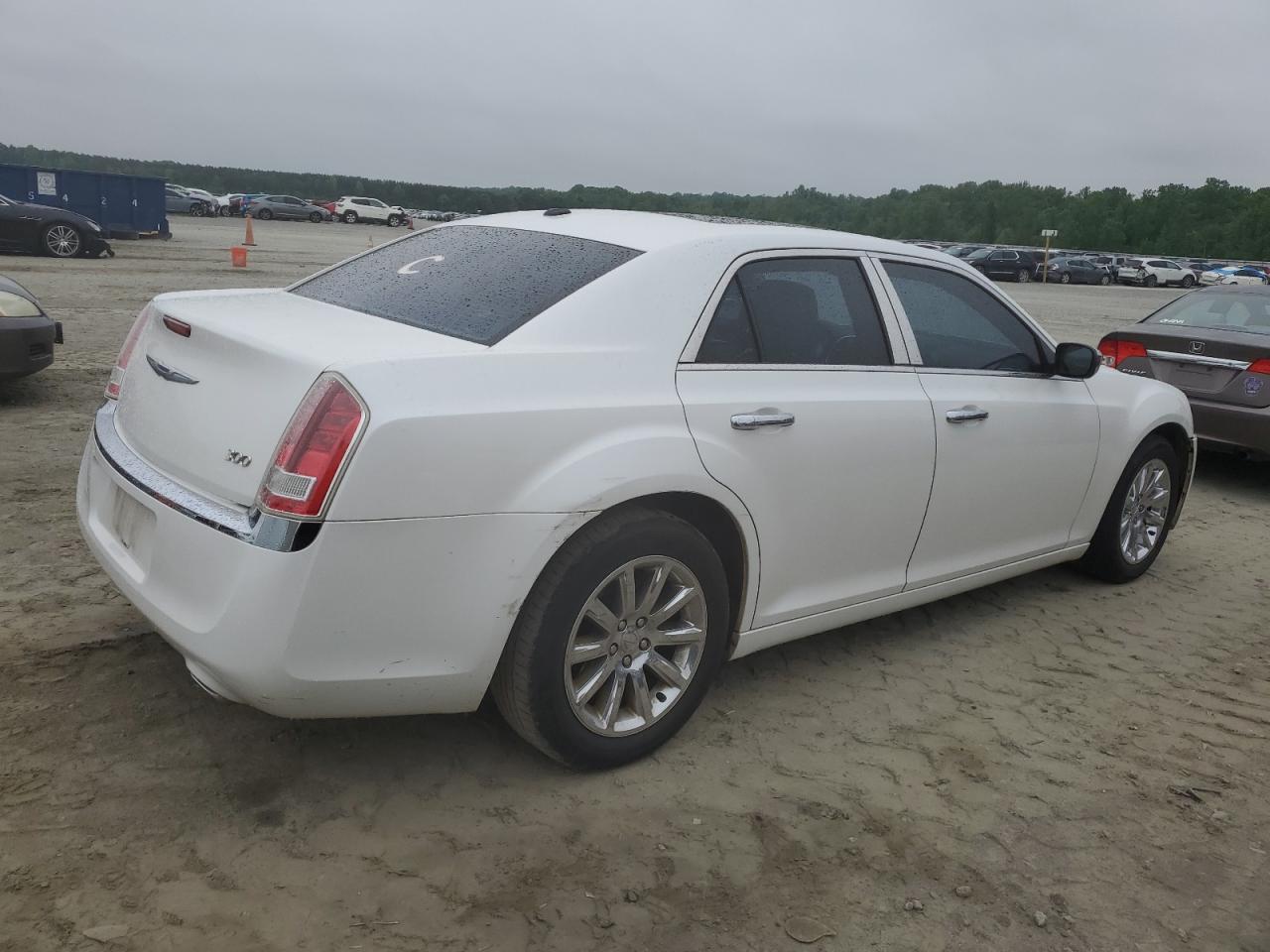 Photo 2 VIN: 2C3CA5CG7BH554820 - CHRYSLER 300 