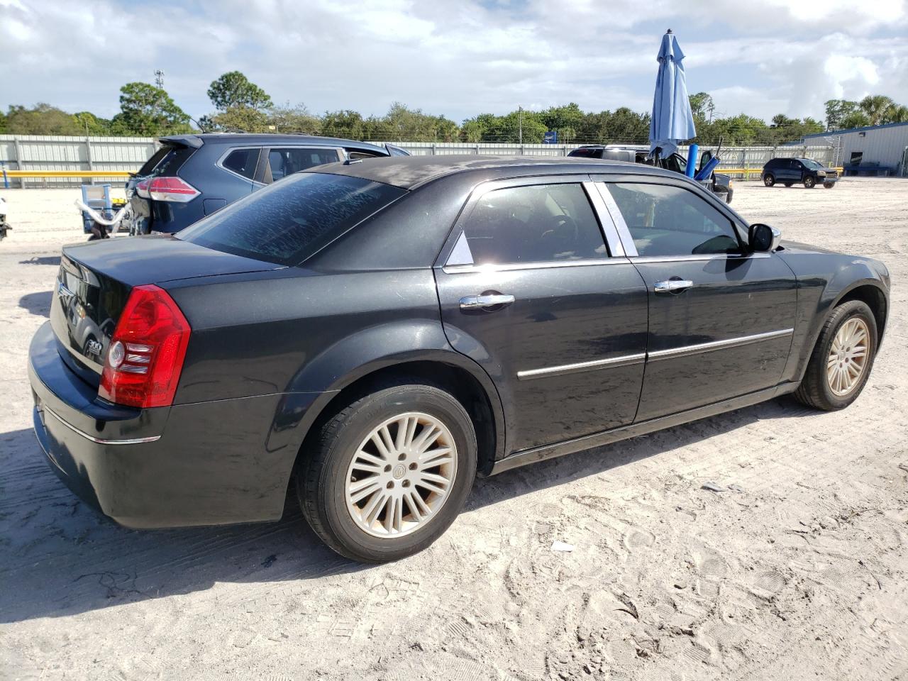 Photo 2 VIN: 2C3CA5CV1AH139893 - CHRYSLER 300 