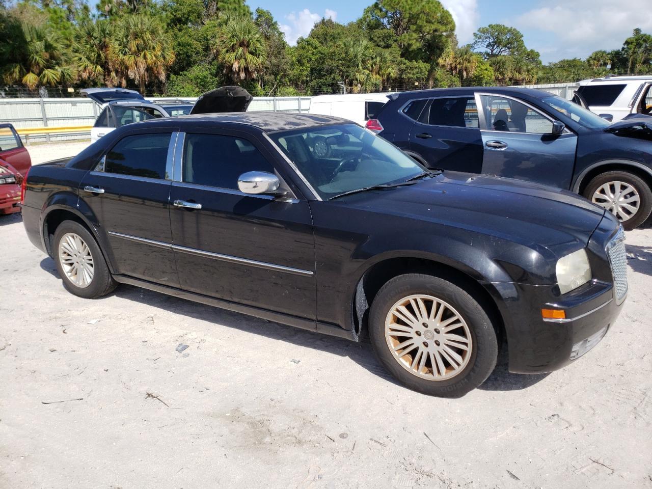 Photo 3 VIN: 2C3CA5CV1AH139893 - CHRYSLER 300 