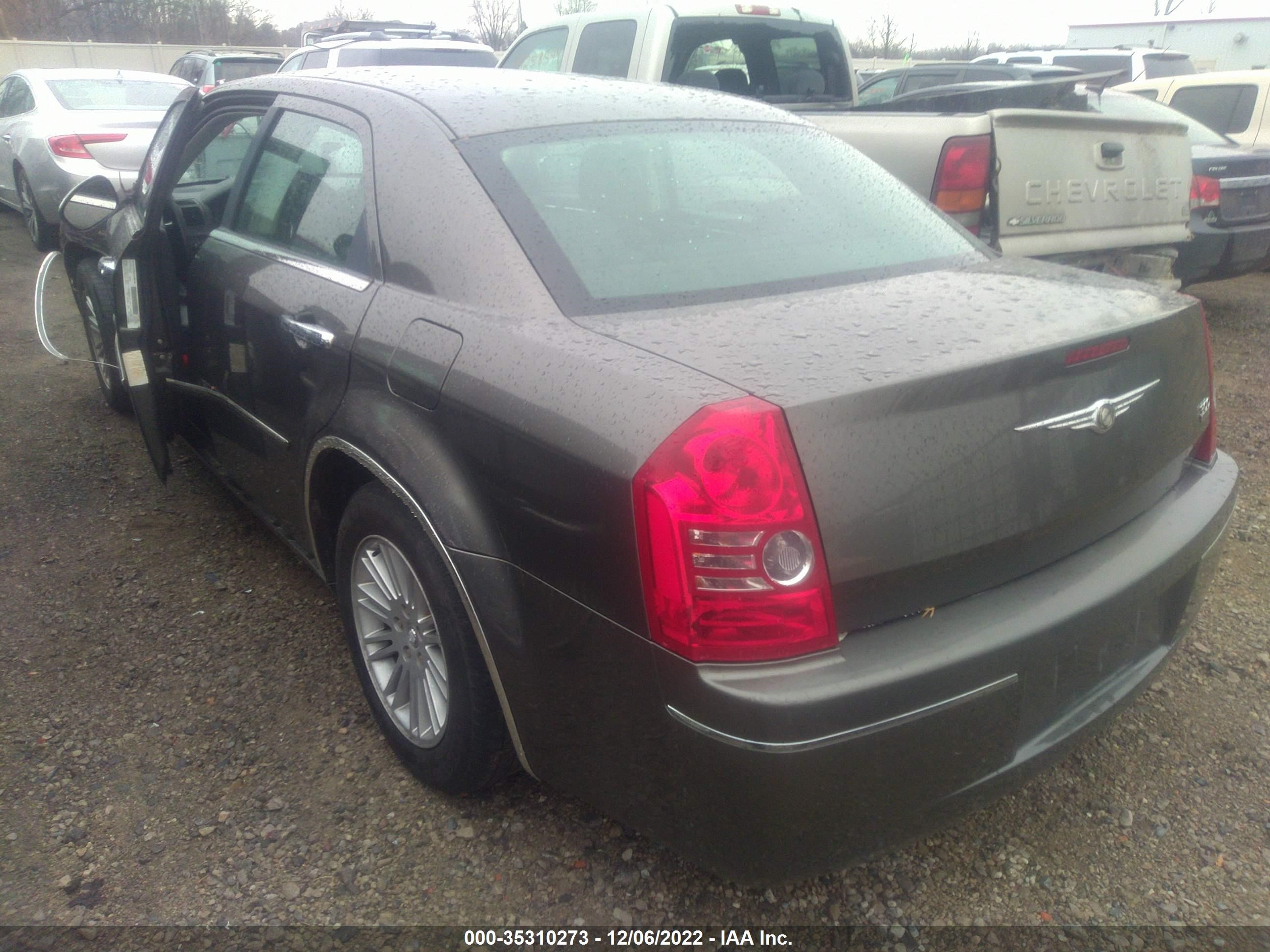 Photo 2 VIN: 2C3CA5CV5AH102359 - CHRYSLER 300 