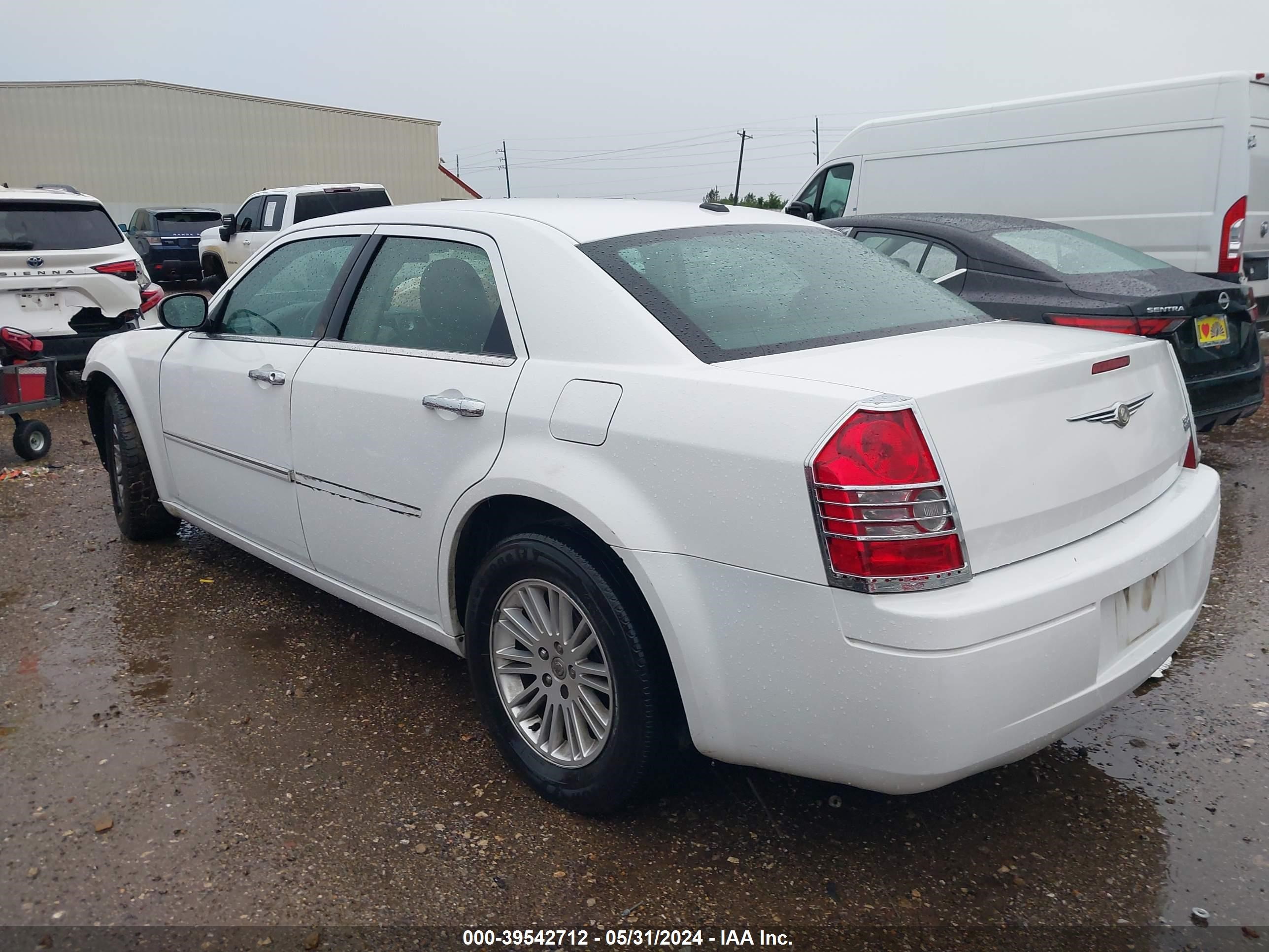 Photo 2 VIN: 2C3CA5CV6AH265666 - CHRYSLER 300 