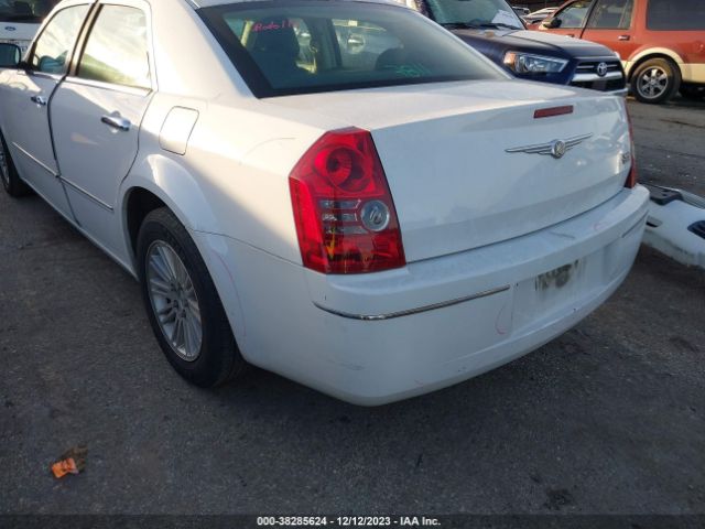 Photo 2 VIN: 2C3CA5CV6AH325073 - CHRYSLER 300 