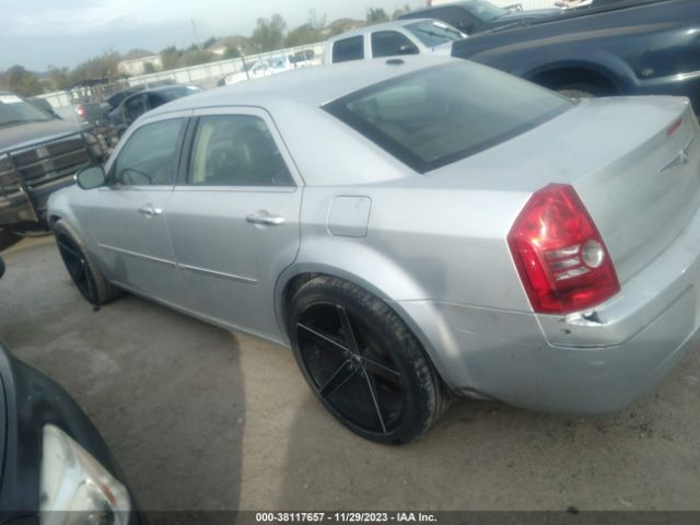 Photo 2 VIN: 2C3CA5CV7AH165043 - CHRYSLER 300 