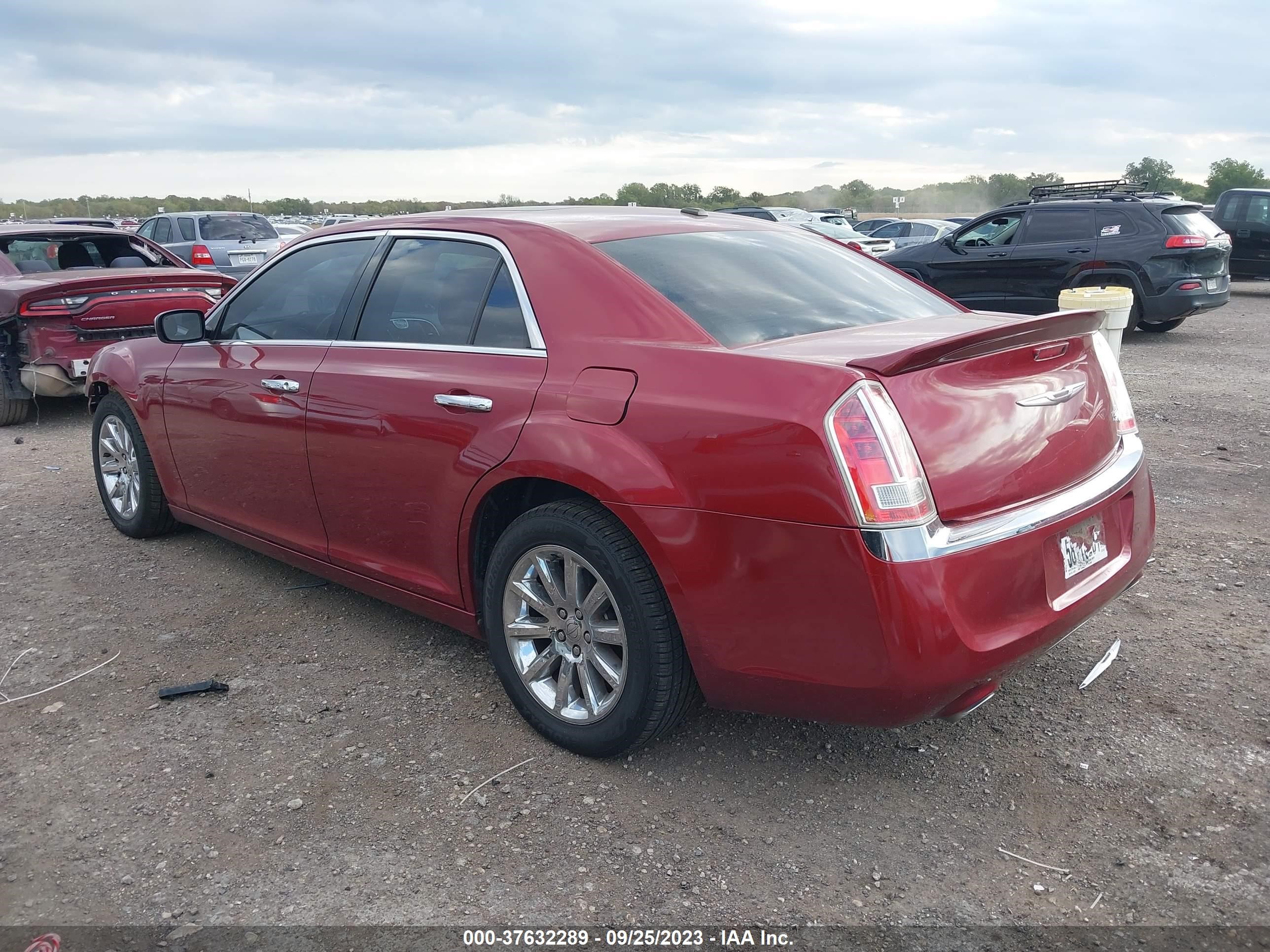 Photo 2 VIN: 2C3CA6CT2BH528970 - CHRYSLER 300 