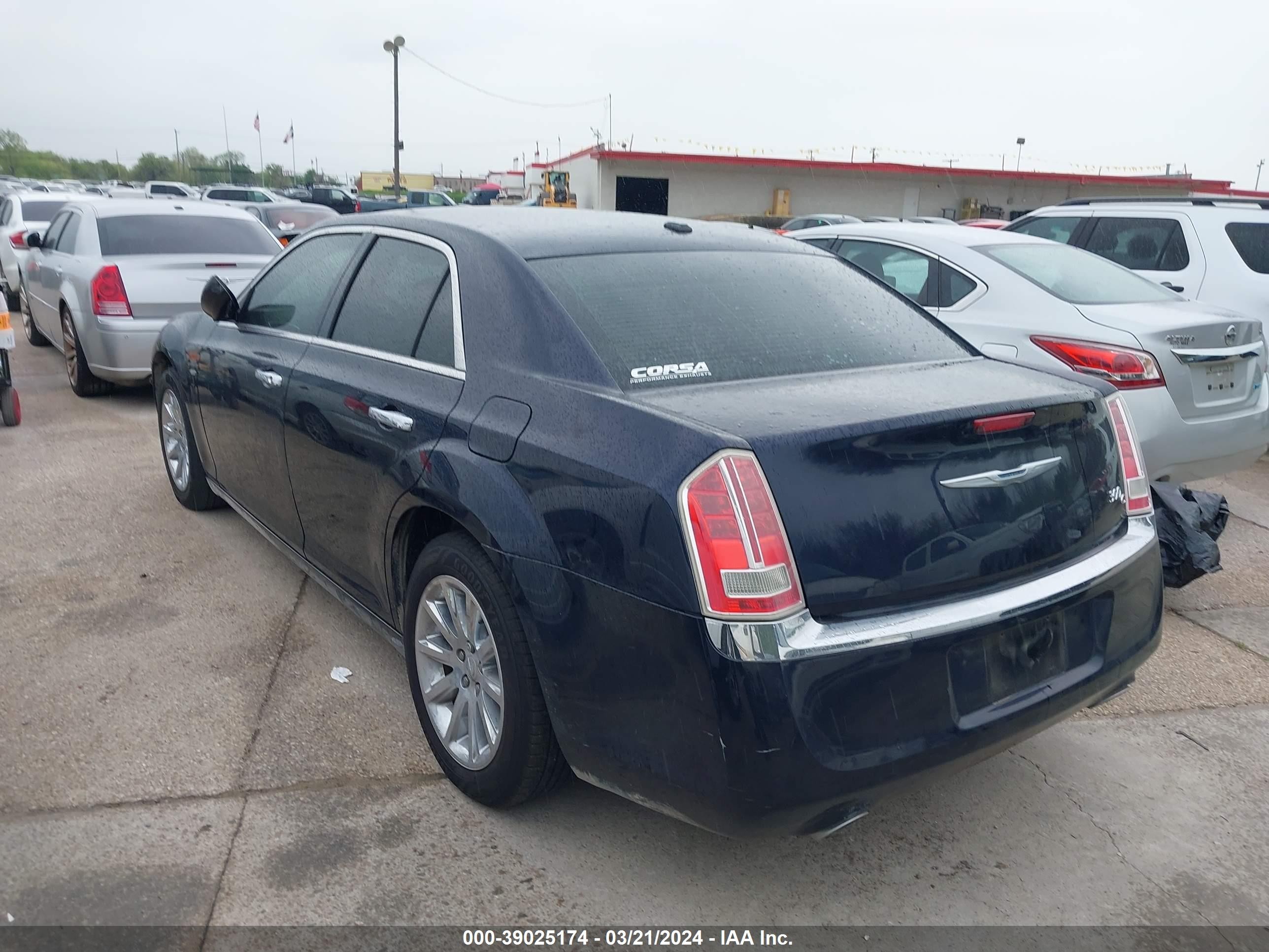 Photo 2 VIN: 2C3CA6CT8BH559611 - CHRYSLER 300C 