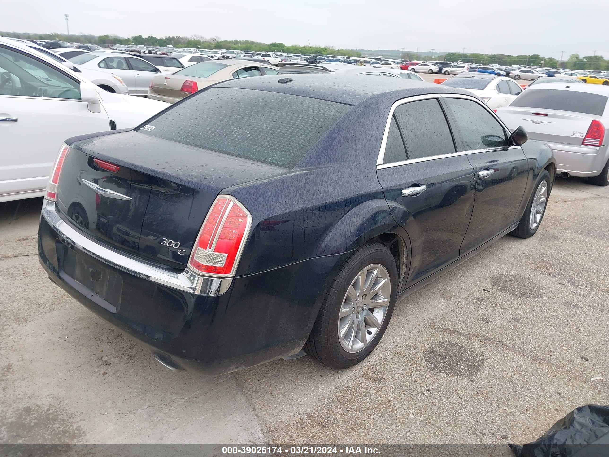 Photo 3 VIN: 2C3CA6CT8BH559611 - CHRYSLER 300C 