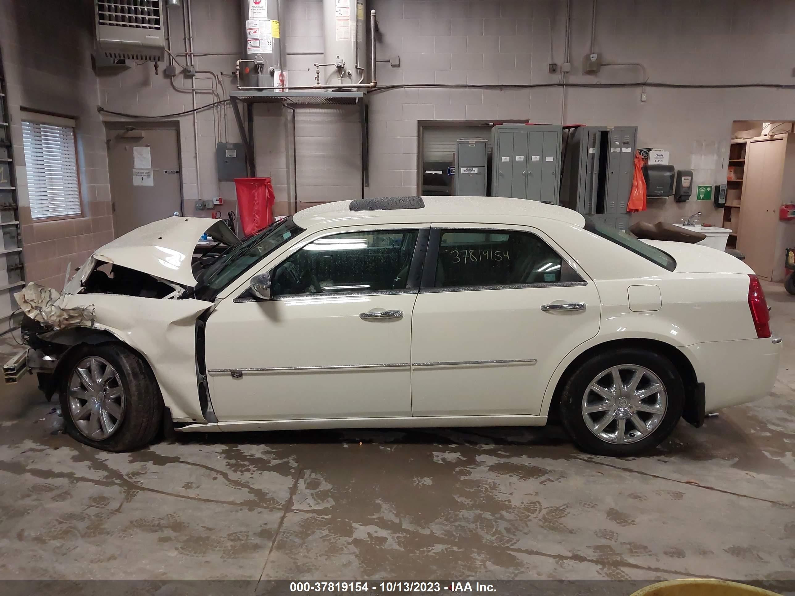 Photo 13 VIN: 2C3CA6CTXAH145180 - CHRYSLER 300 