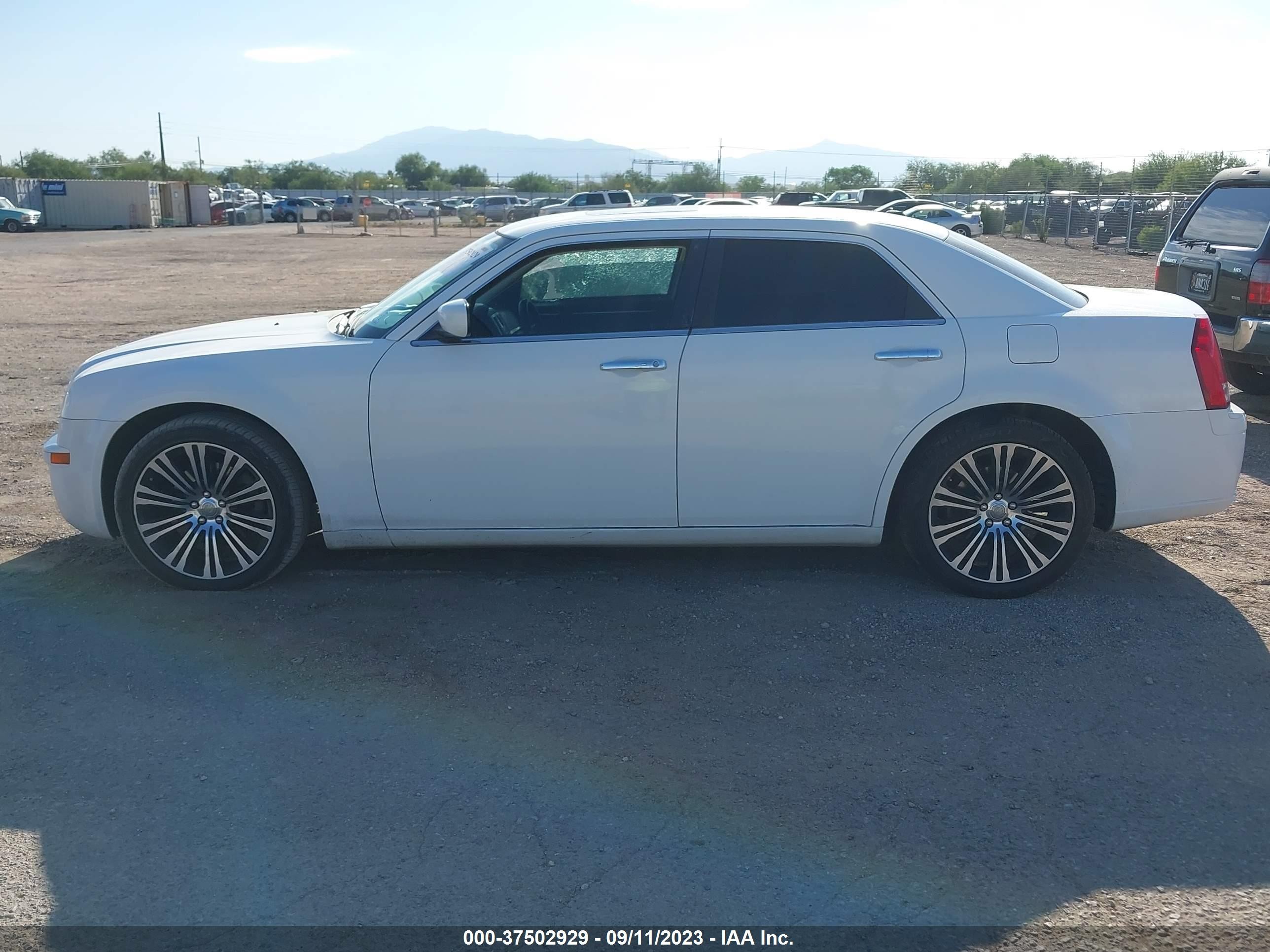 Photo 13 VIN: 2C3CA9CT4AH255708 - CHRYSLER 300 