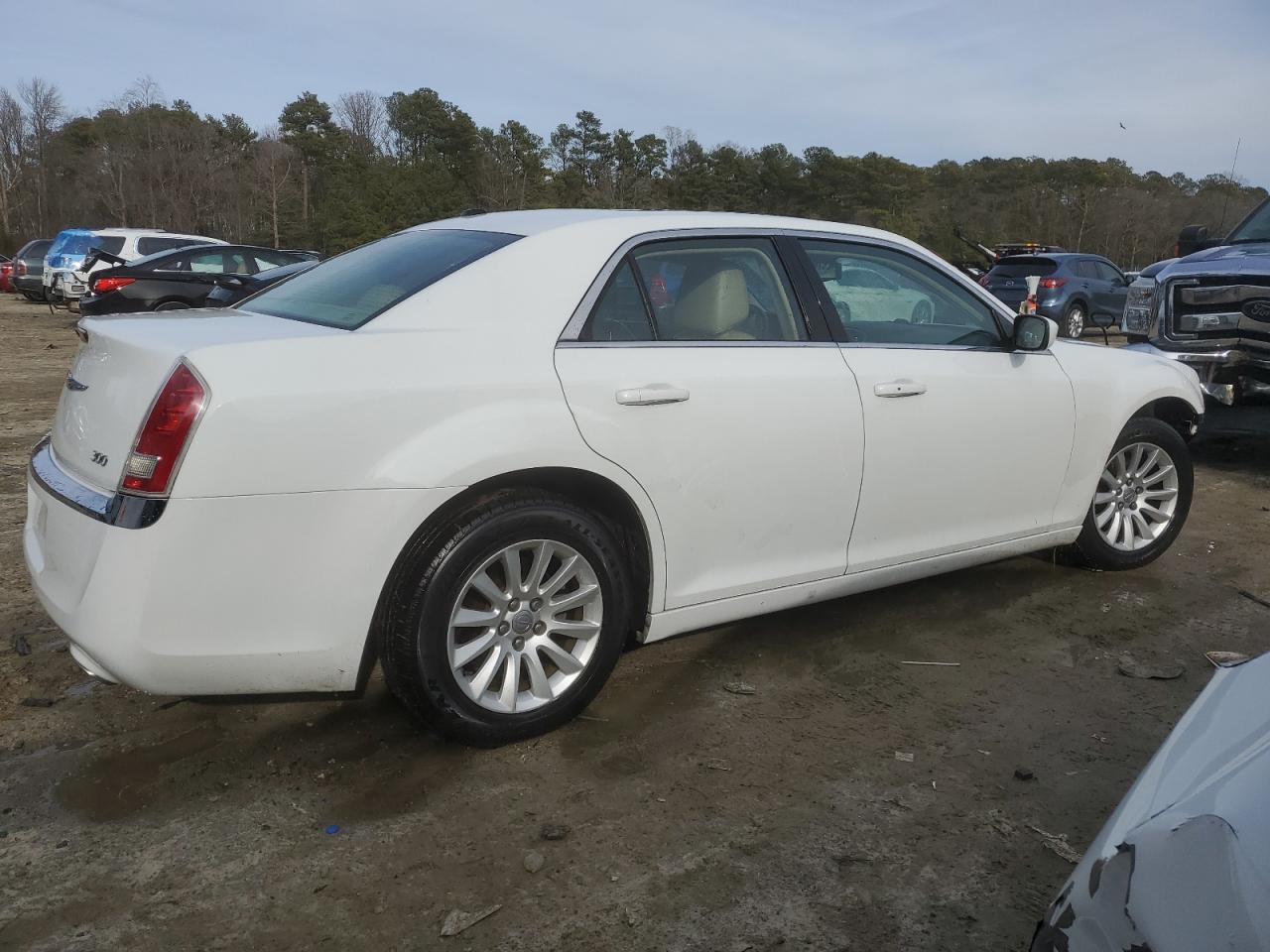 Photo 2 VIN: 2C3CCAAG0DH513731 - CHRYSLER 300 