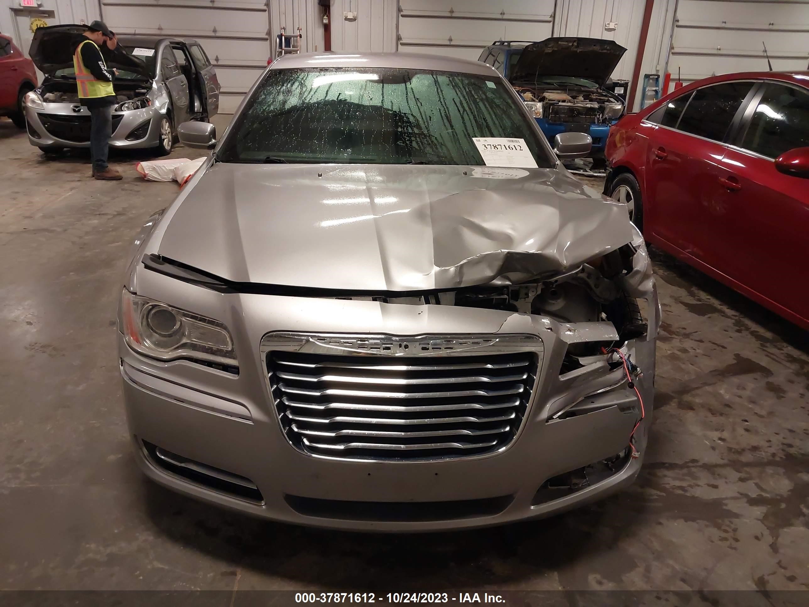 Photo 11 VIN: 2C3CCAAG0EH167505 - CHRYSLER 300 