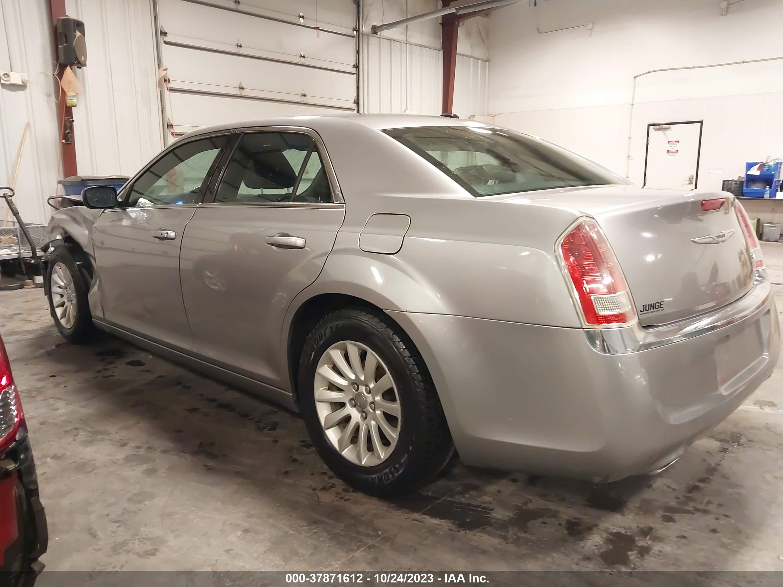 Photo 13 VIN: 2C3CCAAG0EH167505 - CHRYSLER 300 