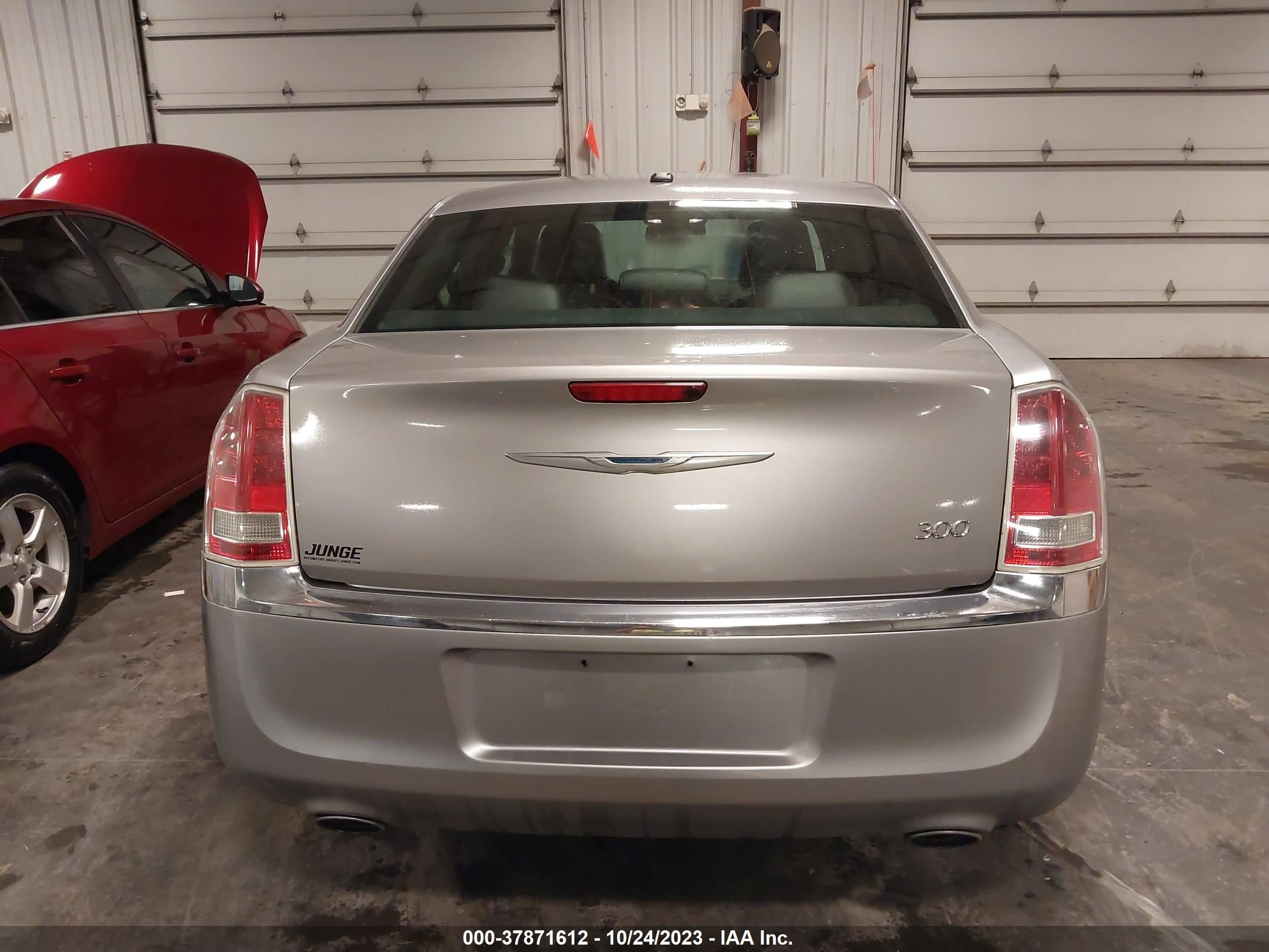 Photo 15 VIN: 2C3CCAAG0EH167505 - CHRYSLER 300 