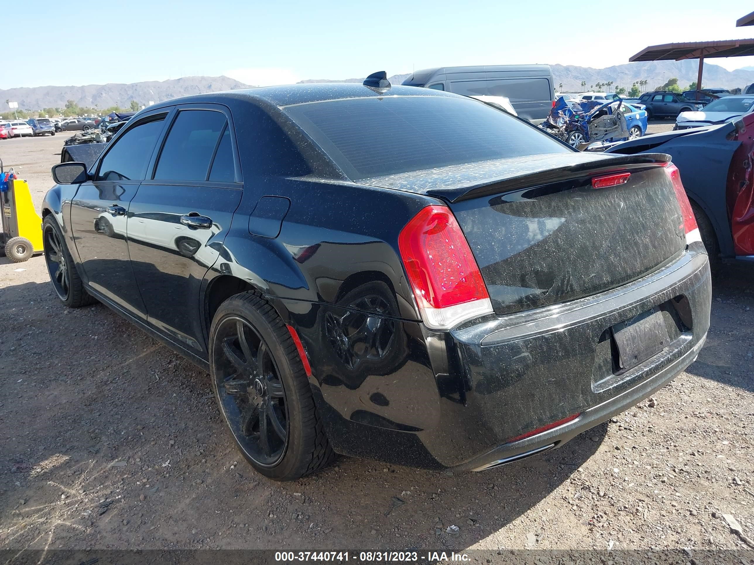 Photo 2 VIN: 2C3CCAAG0FH931354 - CHRYSLER 300 