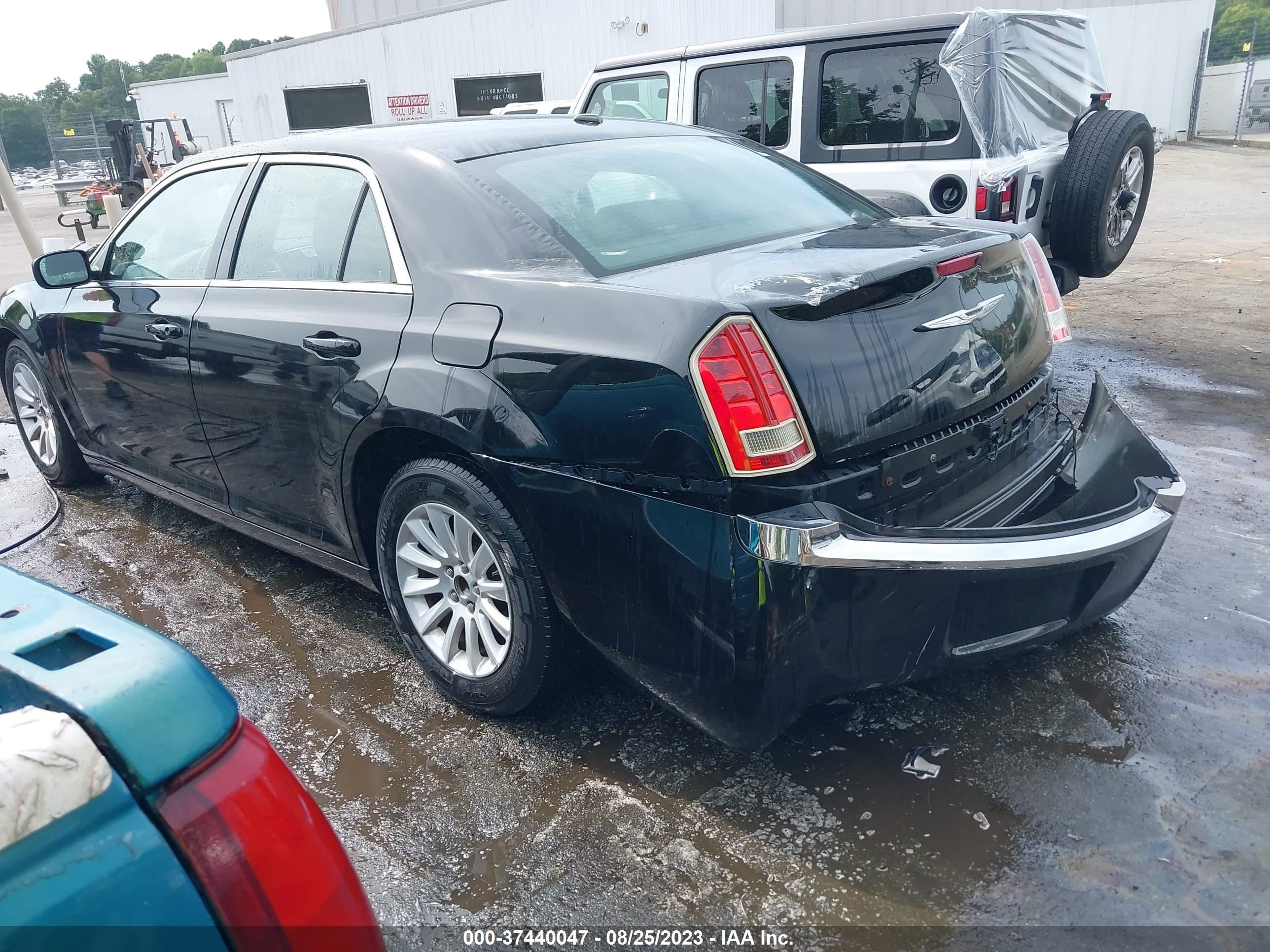 Photo 2 VIN: 2C3CCAAG1DH659071 - CHRYSLER 300 