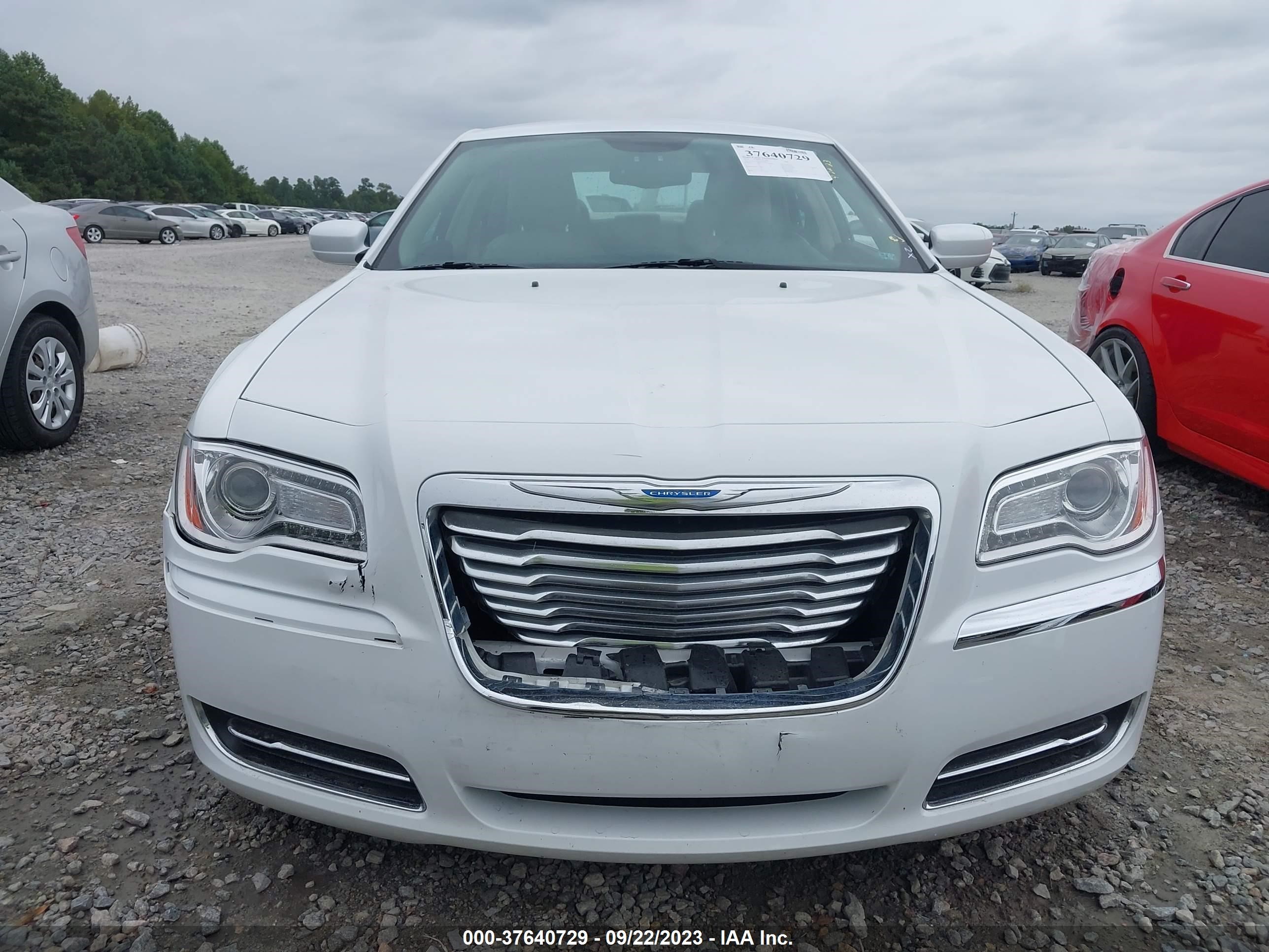 Photo 12 VIN: 2C3CCAAG1EH190047 - CHRYSLER 300 