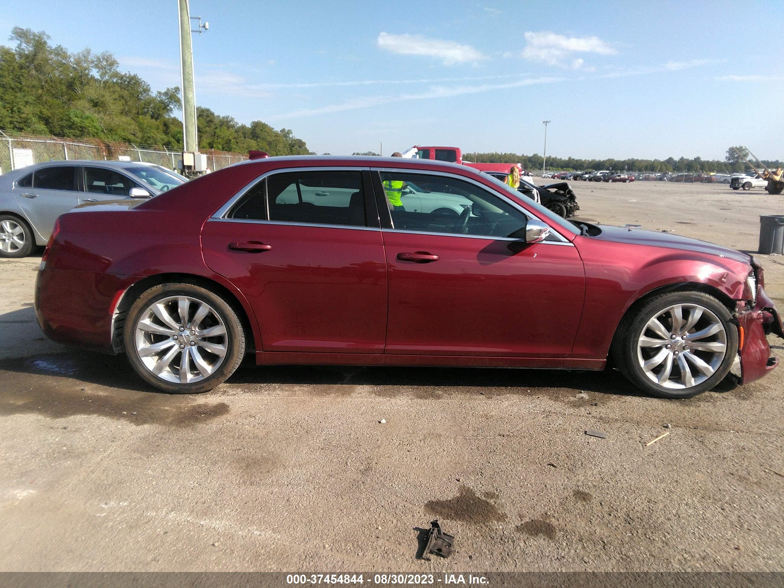 Photo 12 VIN: 2C3CCAAG1JH316949 - CHRYSLER 300 