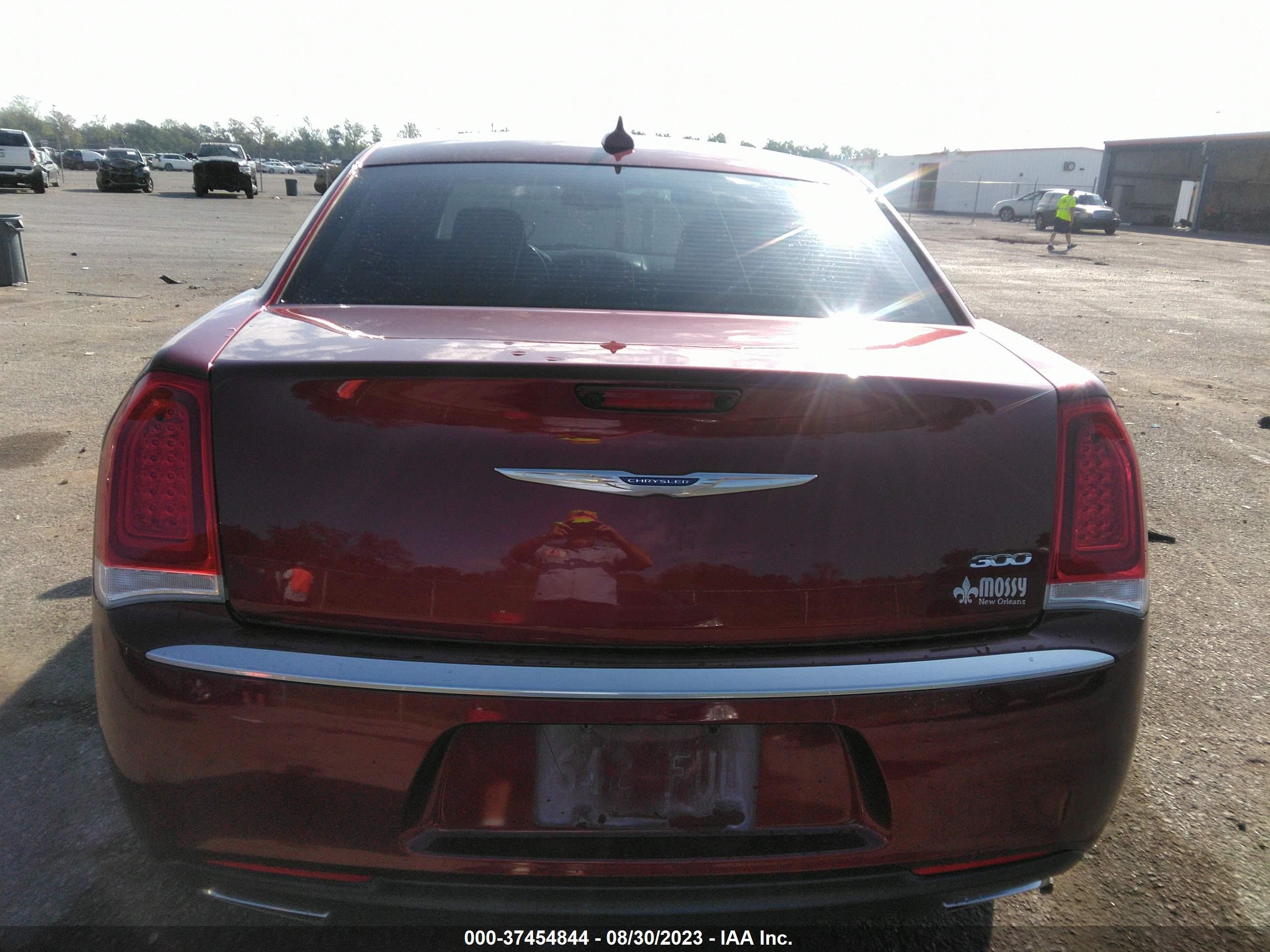 Photo 15 VIN: 2C3CCAAG1JH316949 - CHRYSLER 300 