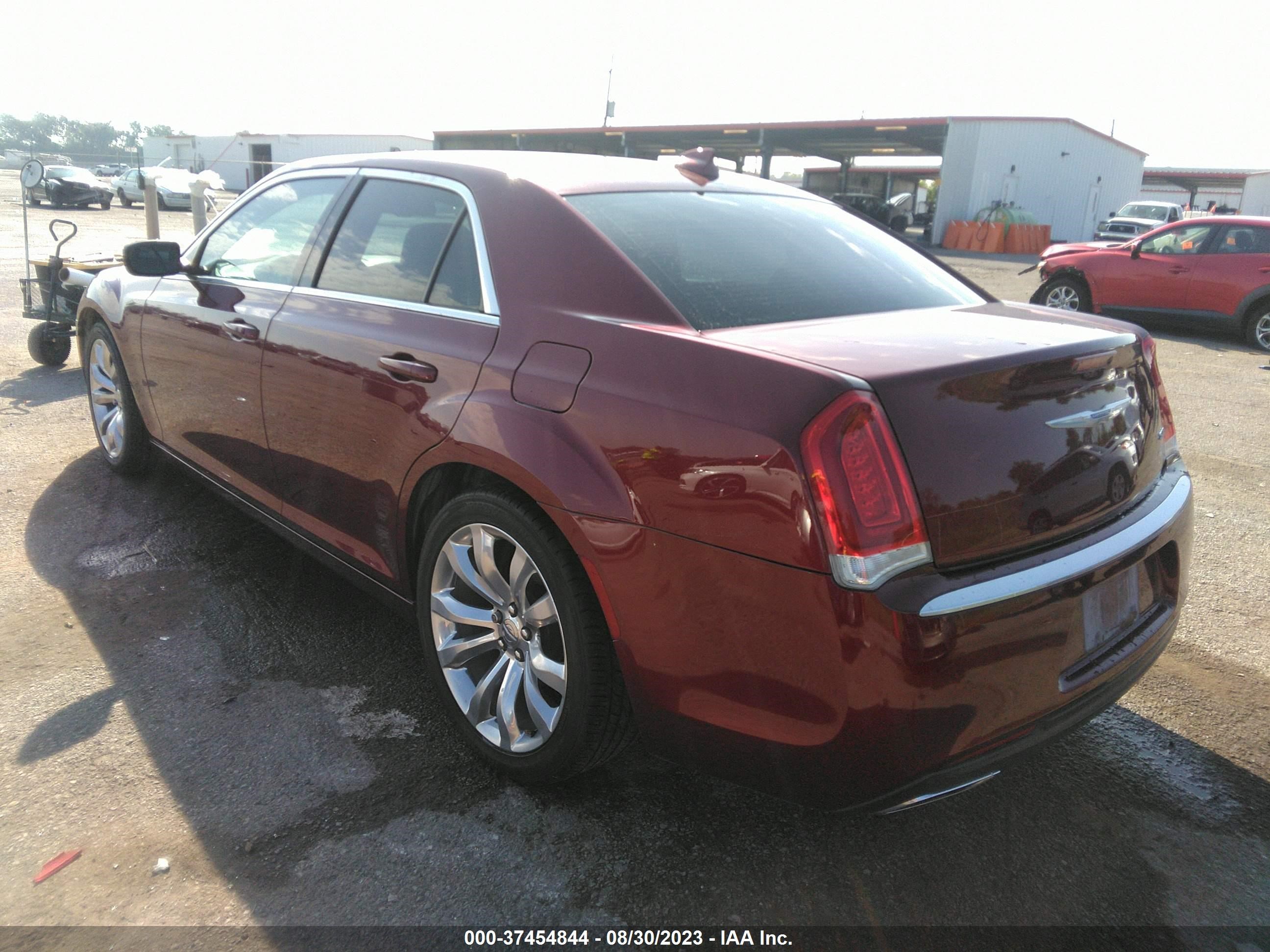 Photo 2 VIN: 2C3CCAAG1JH316949 - CHRYSLER 300 