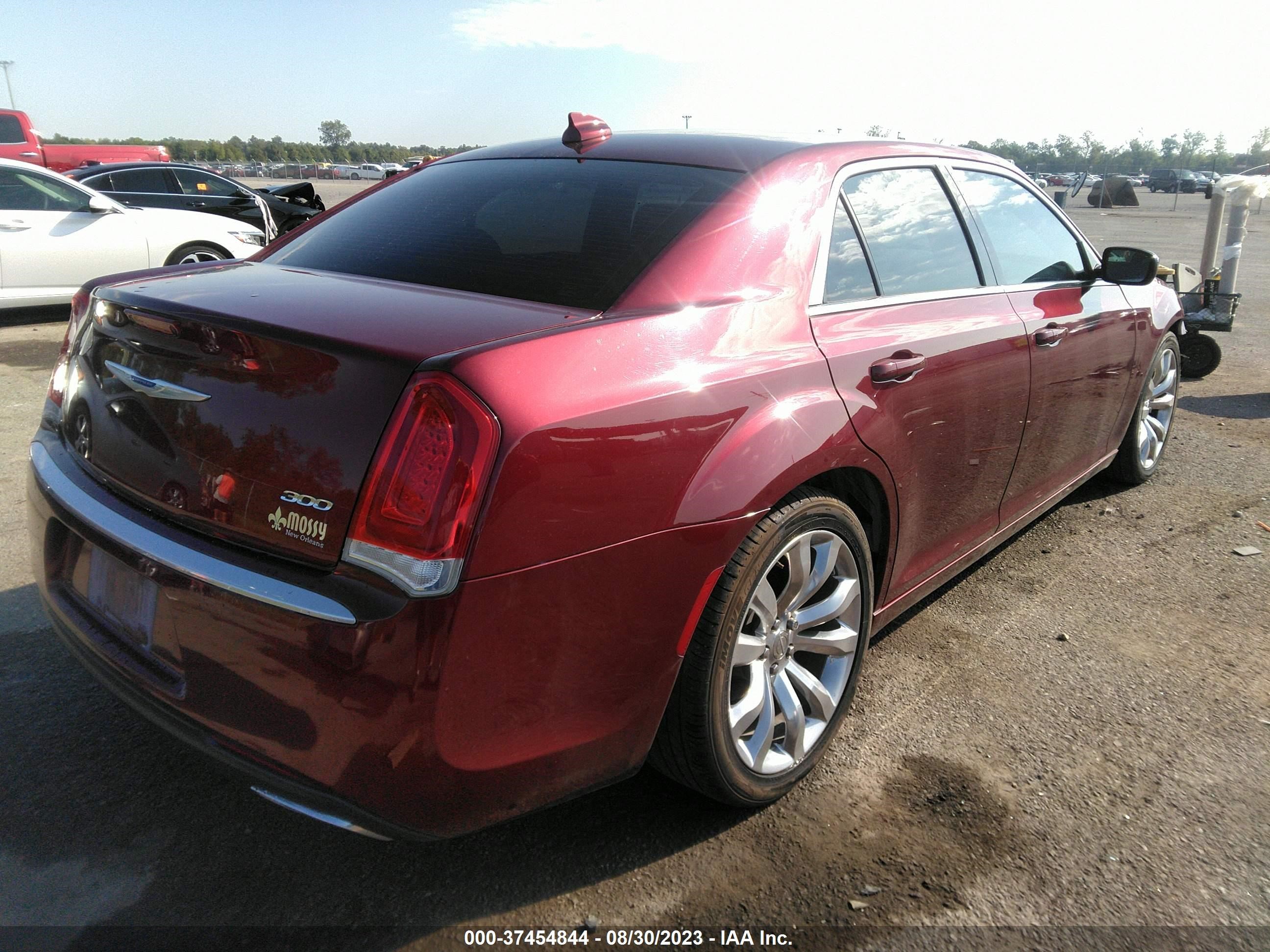 Photo 3 VIN: 2C3CCAAG1JH316949 - CHRYSLER 300 