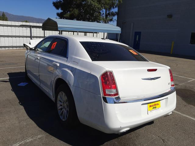 Photo 2 VIN: 2C3CCAAG2DH588415 - CHRYSLER 300 