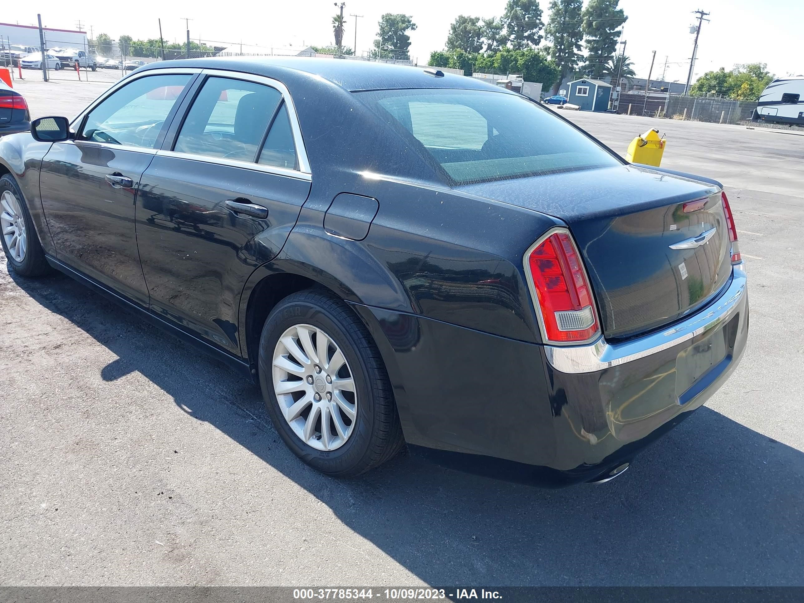 Photo 2 VIN: 2C3CCAAG2DH697506 - CHRYSLER 300 