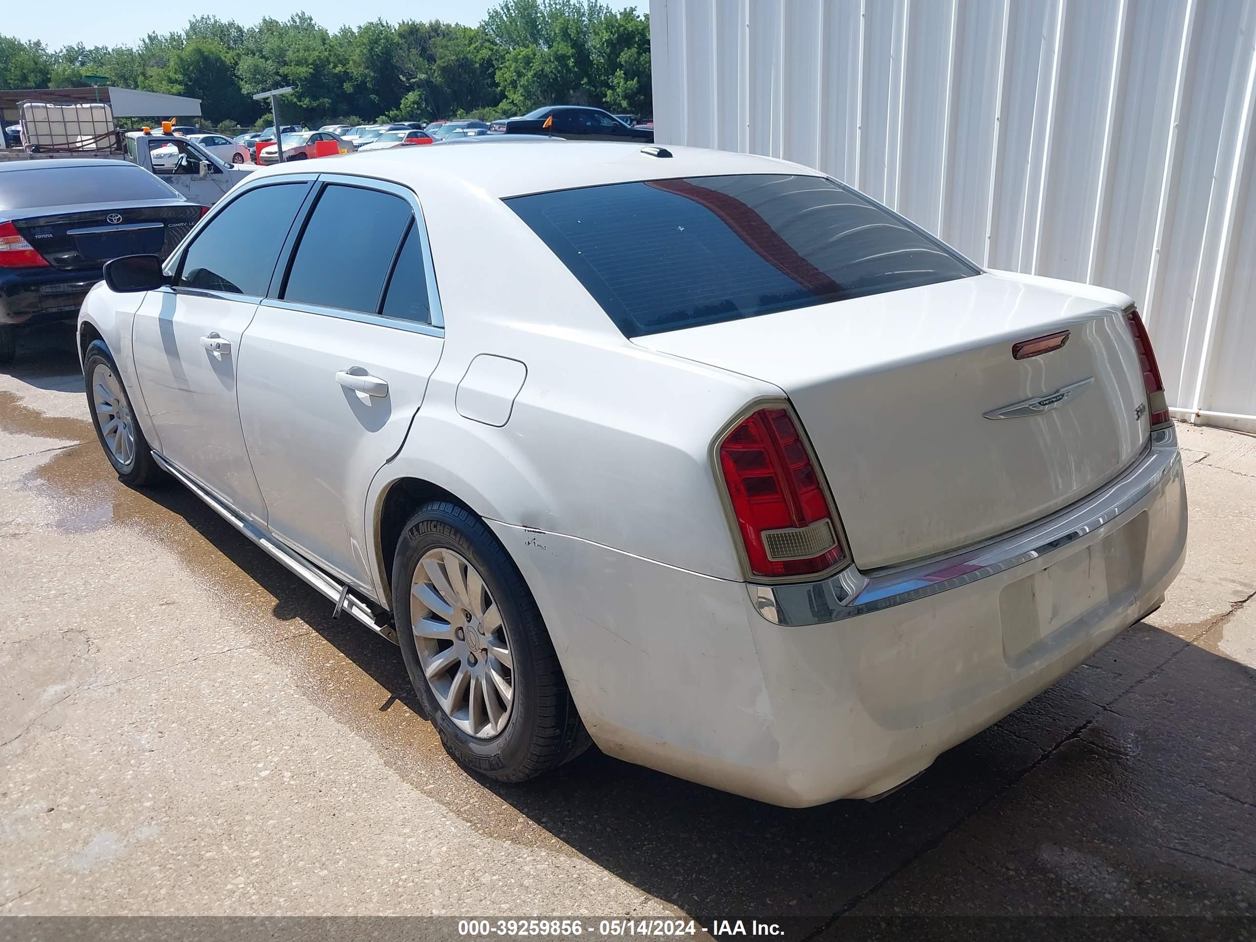 Photo 2 VIN: 2C3CCAAG3DH540017 - CHRYSLER 300 