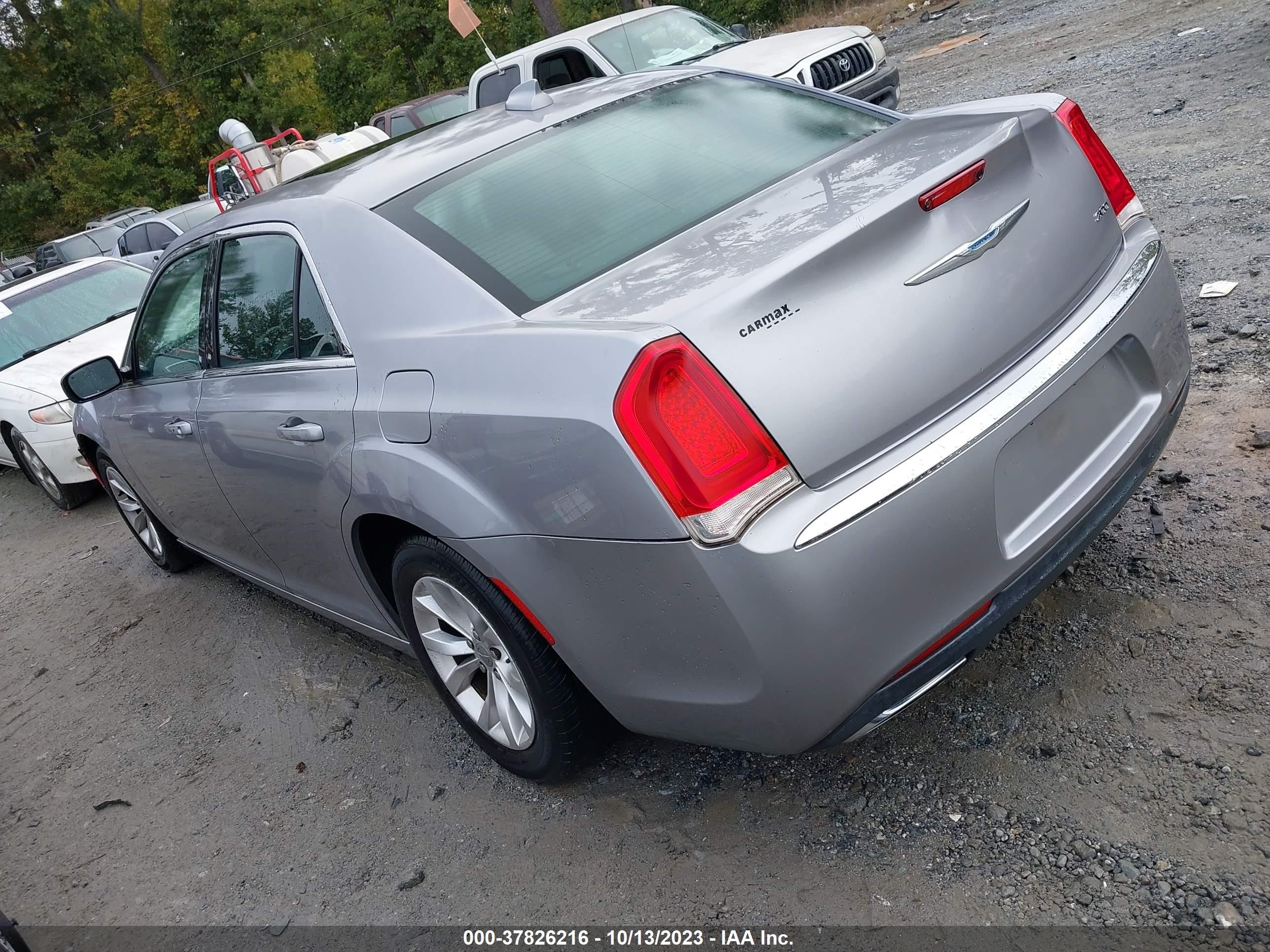 Photo 2 VIN: 2C3CCAAG3FH813945 - CHRYSLER 300 