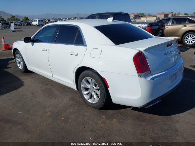 Photo 2 VIN: 2C3CCAAG3FH820250 - CHRYSLER 300 