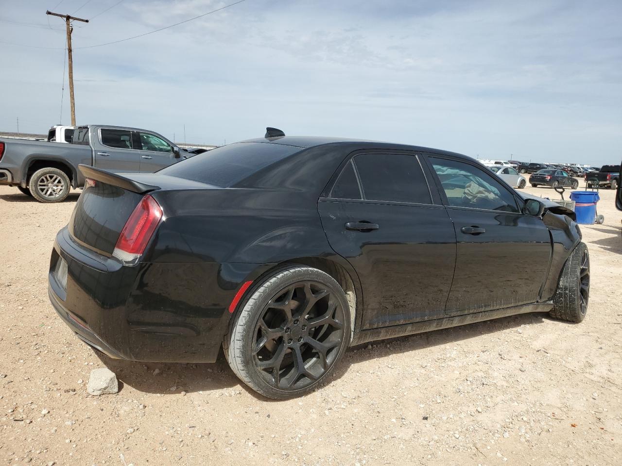 Photo 2 VIN: 2C3CCAAG3JH293951 - CHRYSLER 300 