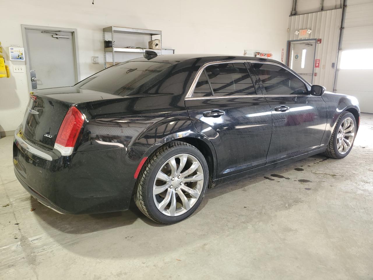 Photo 2 VIN: 2C3CCAAG3KH648103 - CHRYSLER 300 