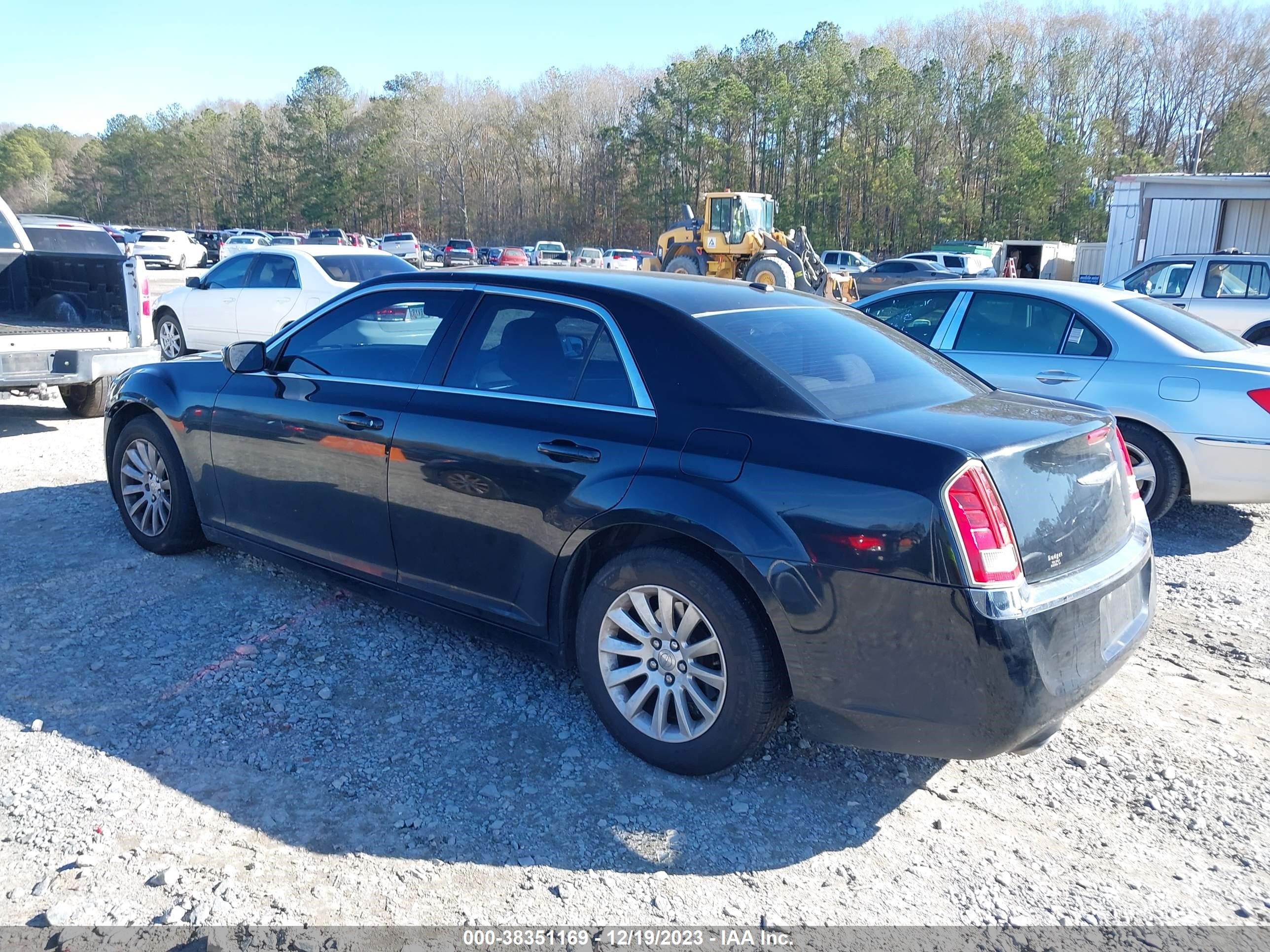 Photo 2 VIN: 2C3CCAAG4CH118000 - CHRYSLER 300 