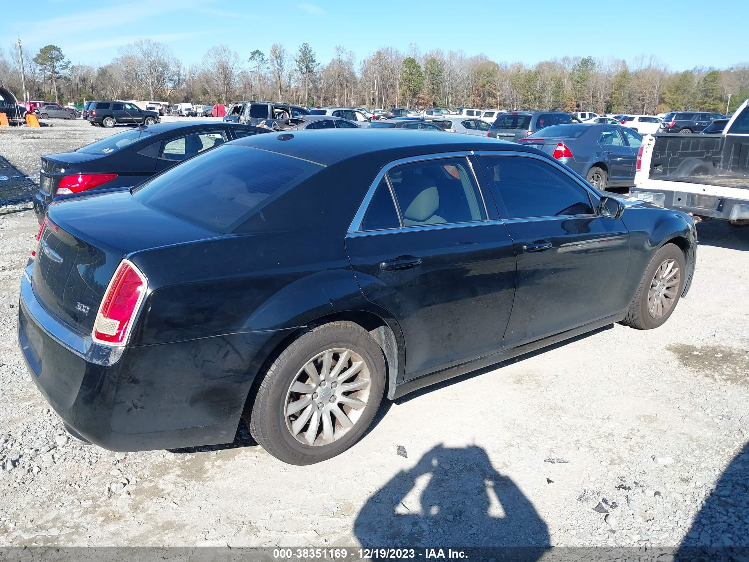 Photo 3 VIN: 2C3CCAAG4CH118000 - CHRYSLER 300 