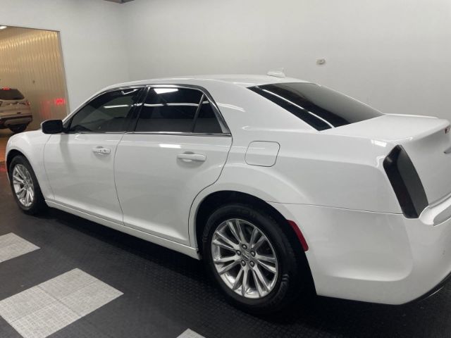 Photo 2 VIN: 2C3CCAAG4KH676444 - CHRYSLER 300 