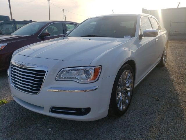 Photo 2 VIN: 2C3CCAAG5EH327832 - CHRYSLER 300 