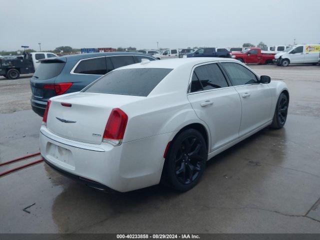 Photo 3 VIN: 2C3CCAAG5FH796467 - CHRYSLER 300 