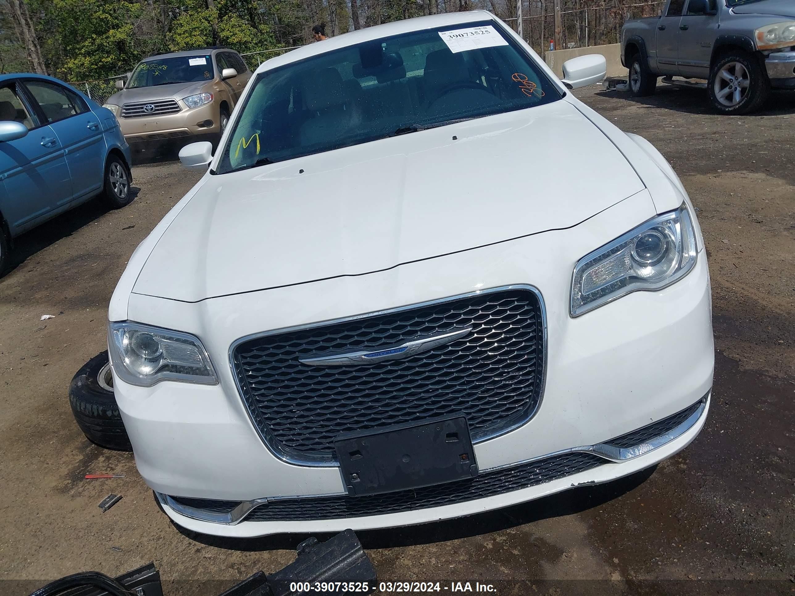 Photo 11 VIN: 2C3CCAAG5FH802090 - CHRYSLER 300 