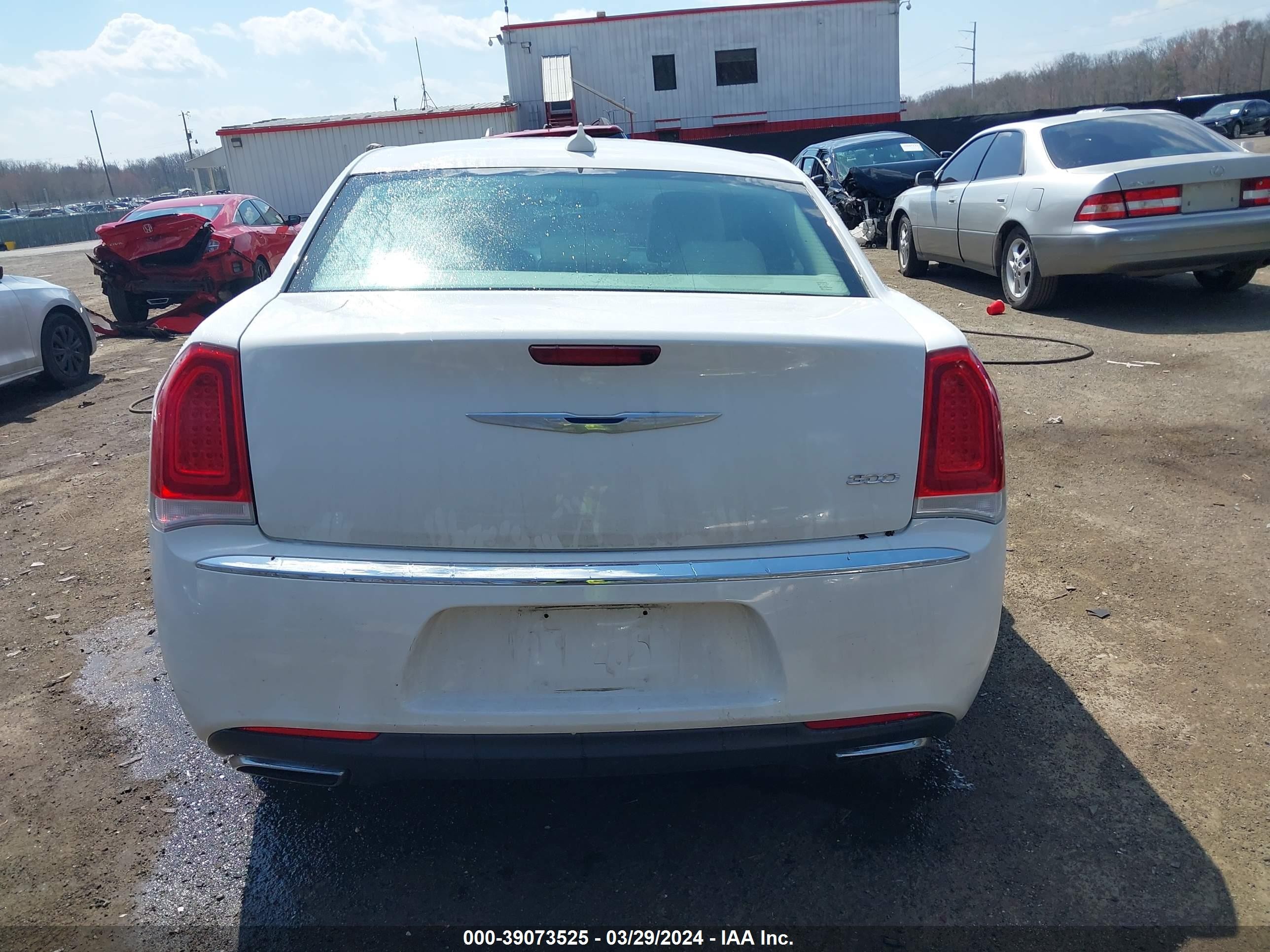 Photo 15 VIN: 2C3CCAAG5FH802090 - CHRYSLER 300 