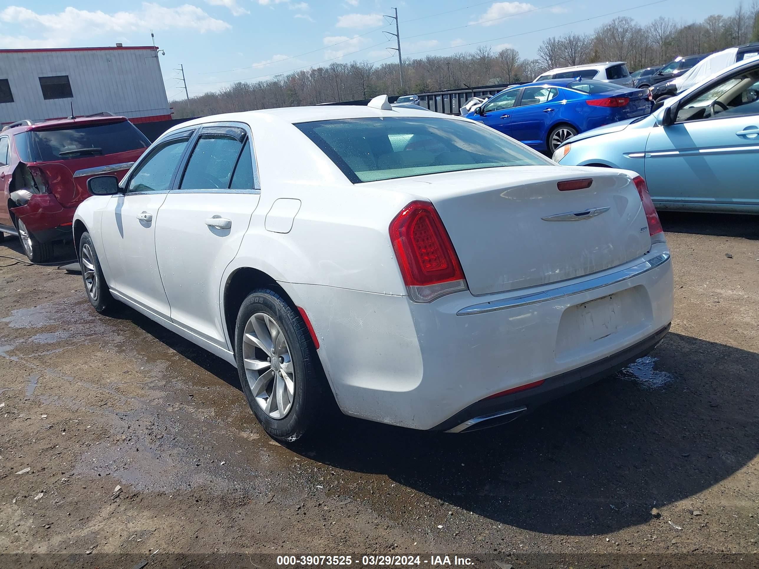 Photo 2 VIN: 2C3CCAAG5FH802090 - CHRYSLER 300 