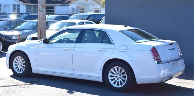 Photo 2 VIN: 2C3CCAAG6DH572900 - CHRYSLER 300 