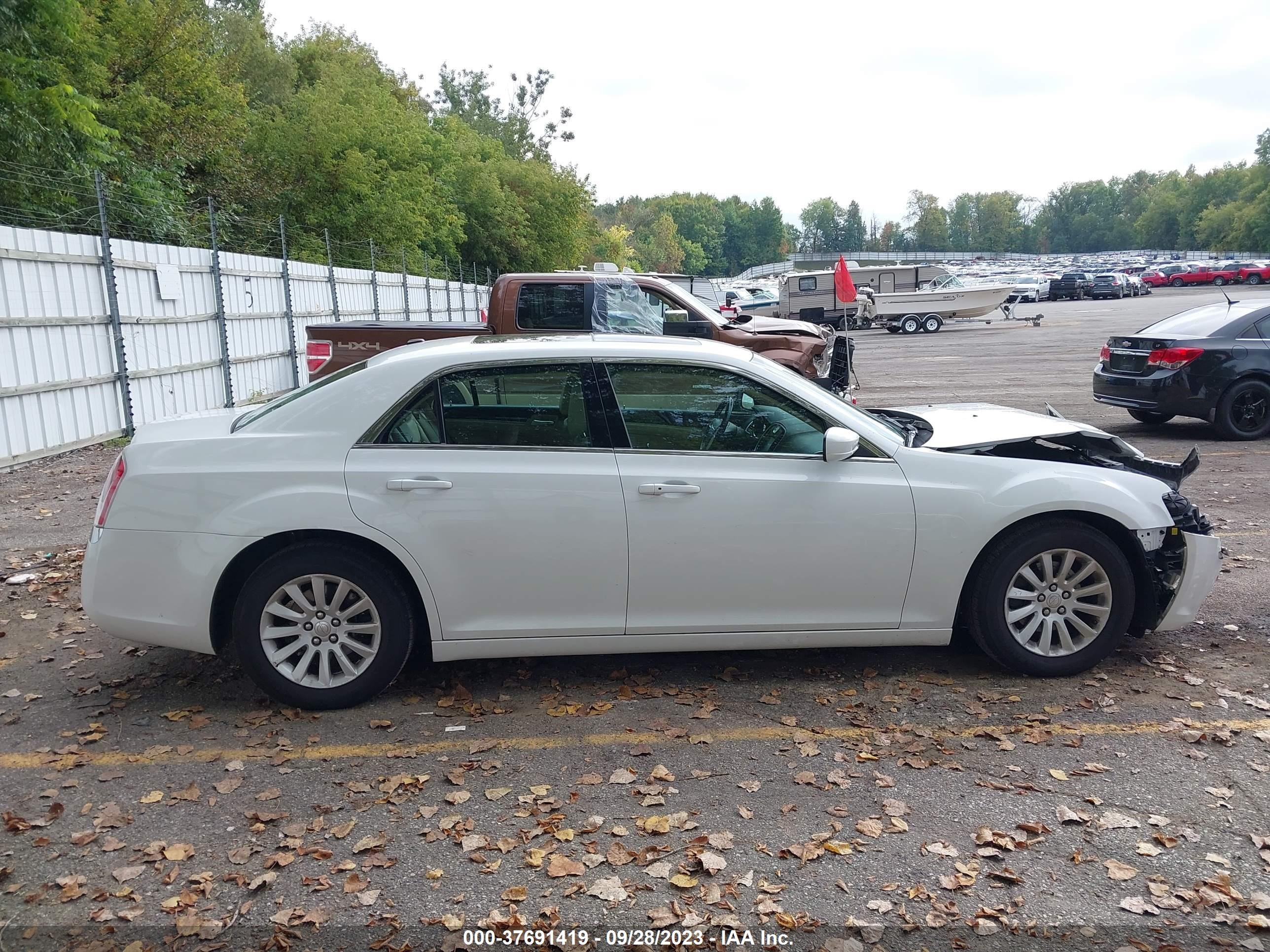 Photo 12 VIN: 2C3CCAAG6DH657140 - CHRYSLER 300 