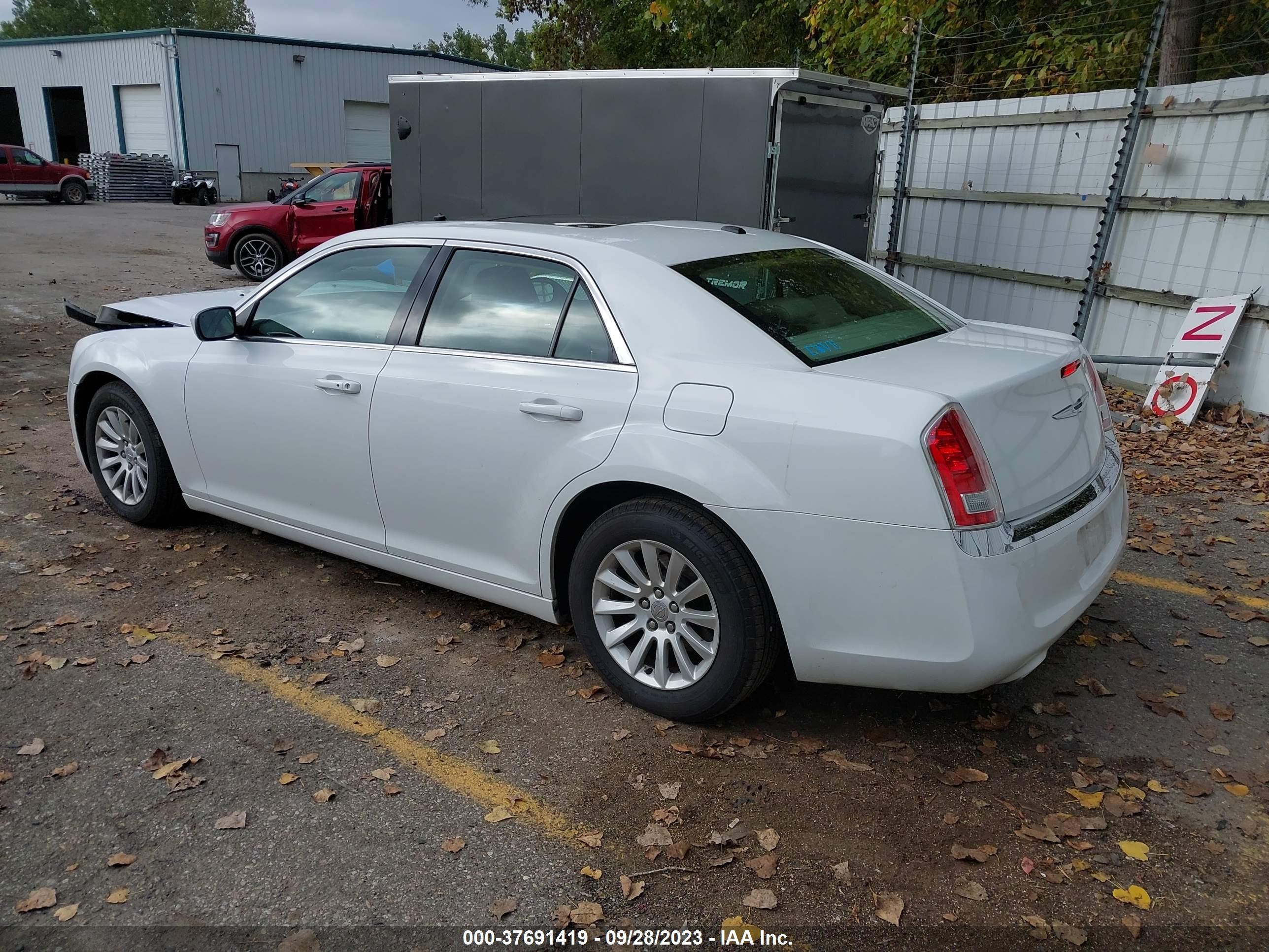 Photo 2 VIN: 2C3CCAAG6DH657140 - CHRYSLER 300 