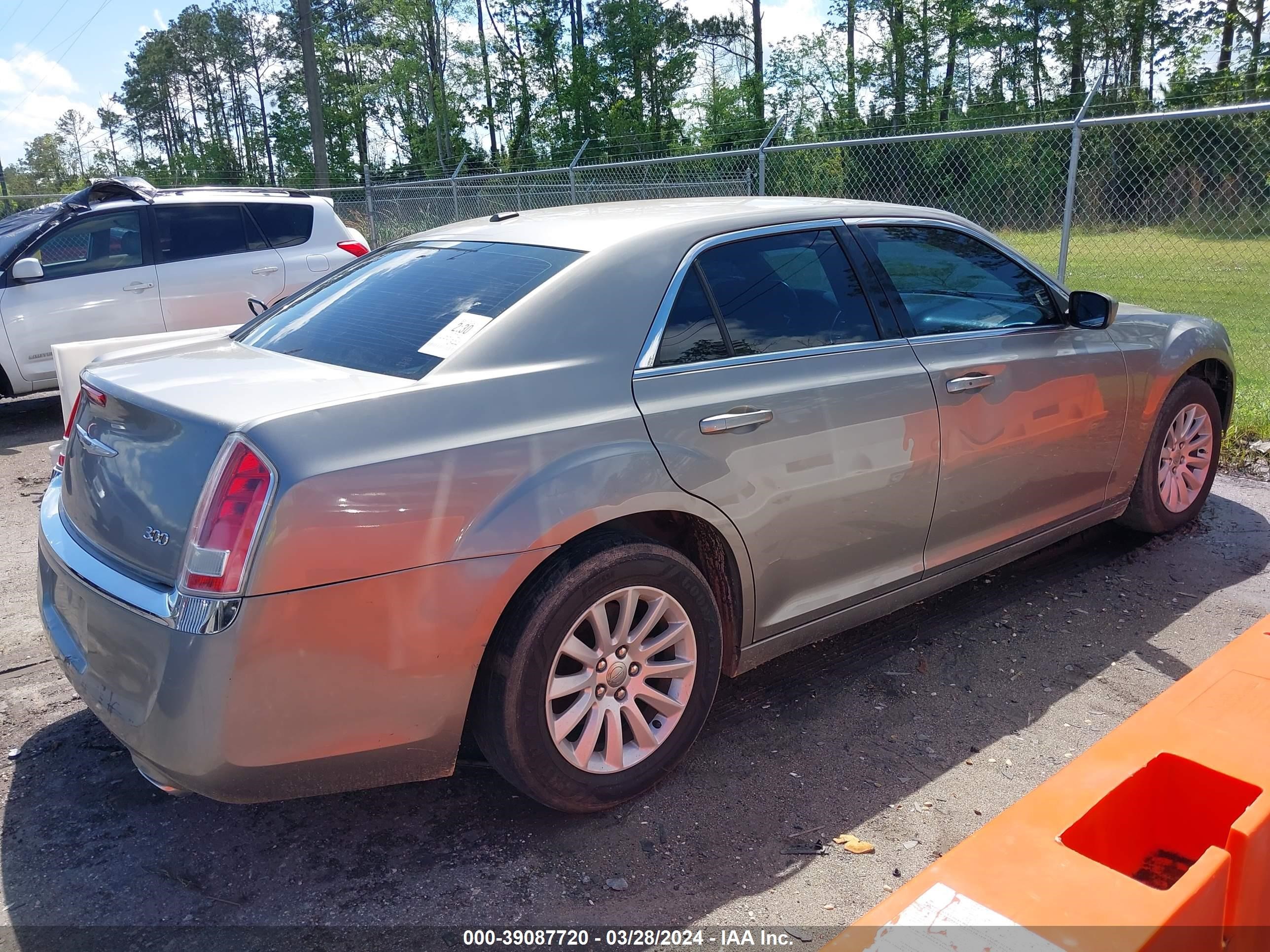 Photo 3 VIN: 2C3CCAAG6EH222328 - CHRYSLER 300 