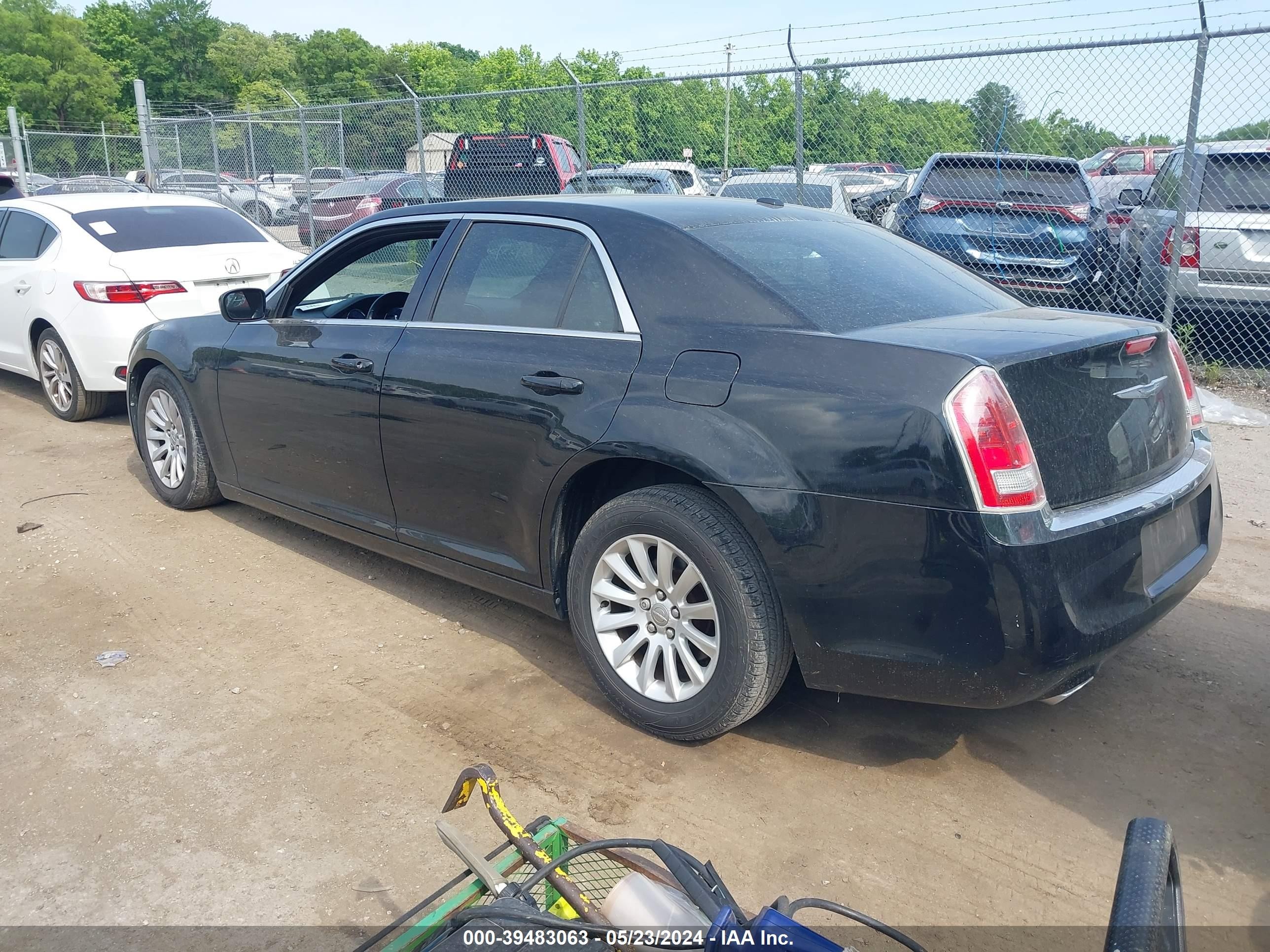 Photo 2 VIN: 2C3CCAAG6EH276275 - CHRYSLER 300 