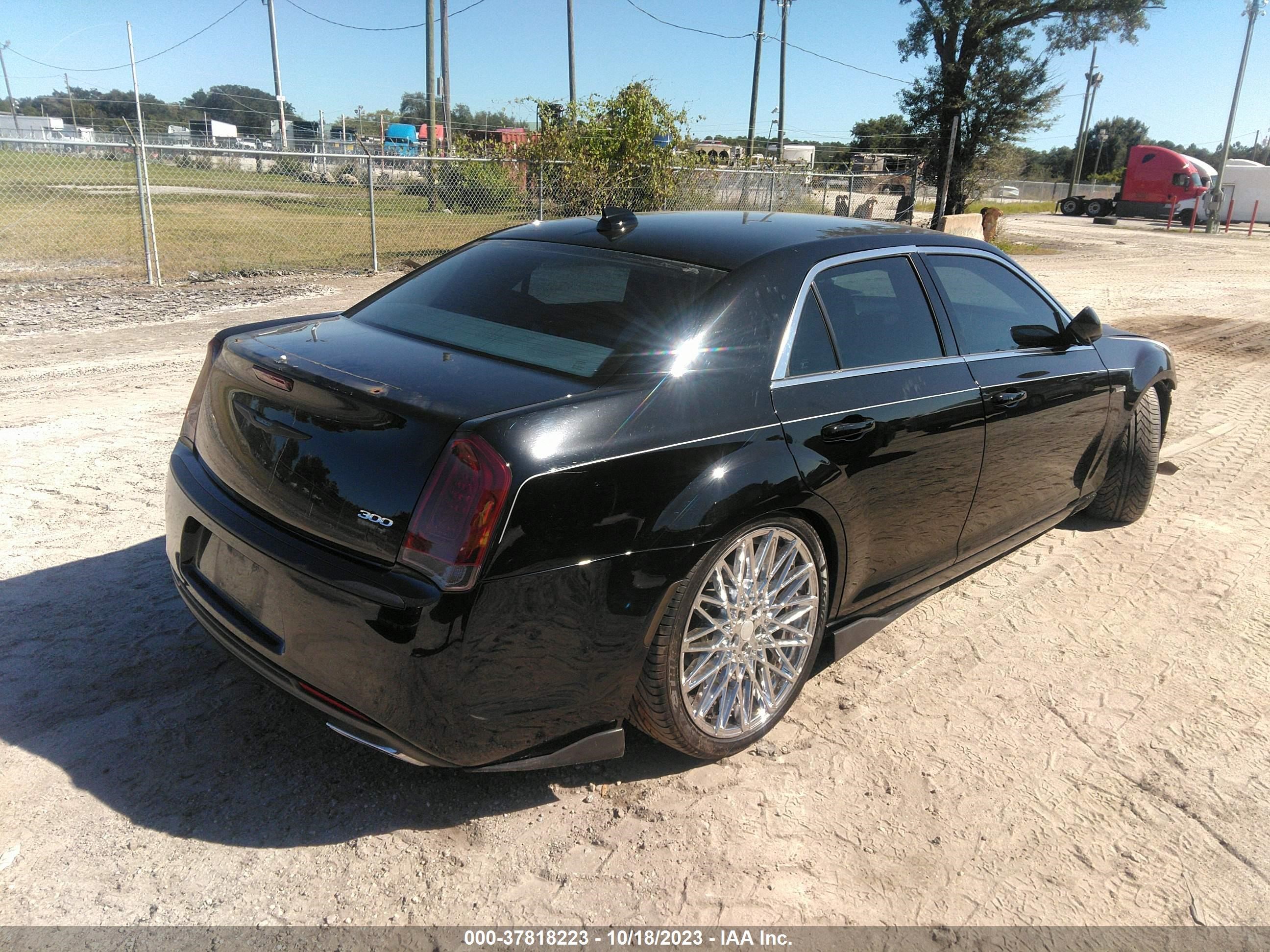 Photo 3 VIN: 2C3CCAAG6FH828956 - CHRYSLER 300 